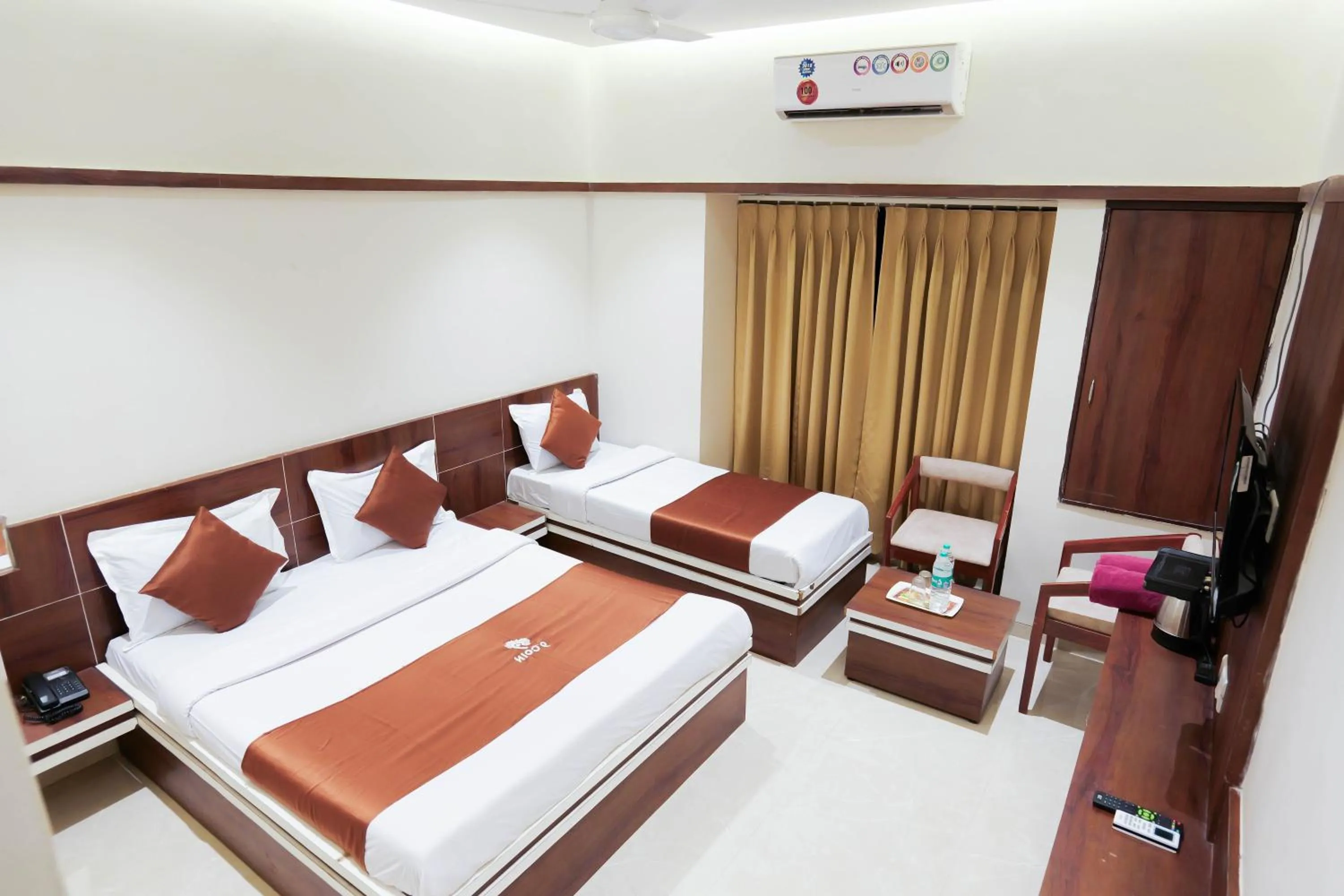 Bed in Hotel Laxmibai Palace- Only 300 miter from Sai Baba Temple!!!!