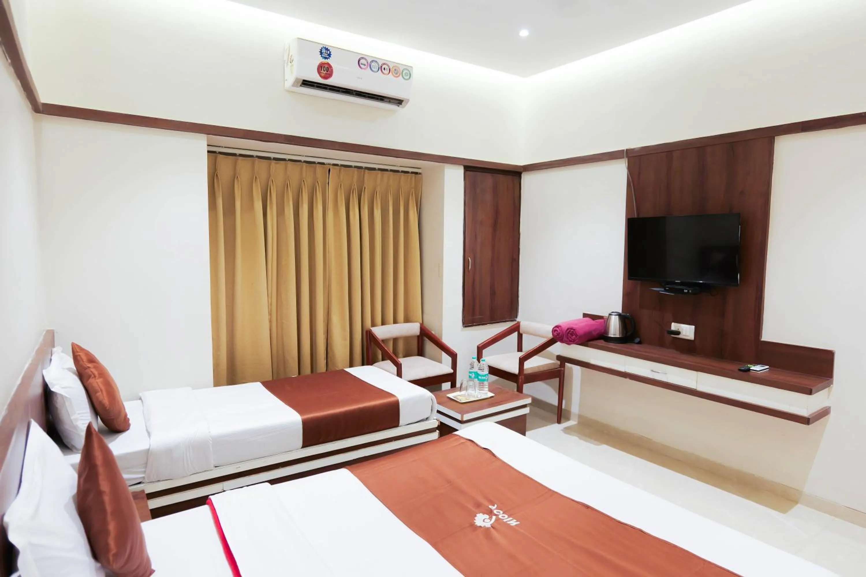 Bed in Hotel Laxmibai Palace- Only 300 miter from Sai Baba Temple!!!!