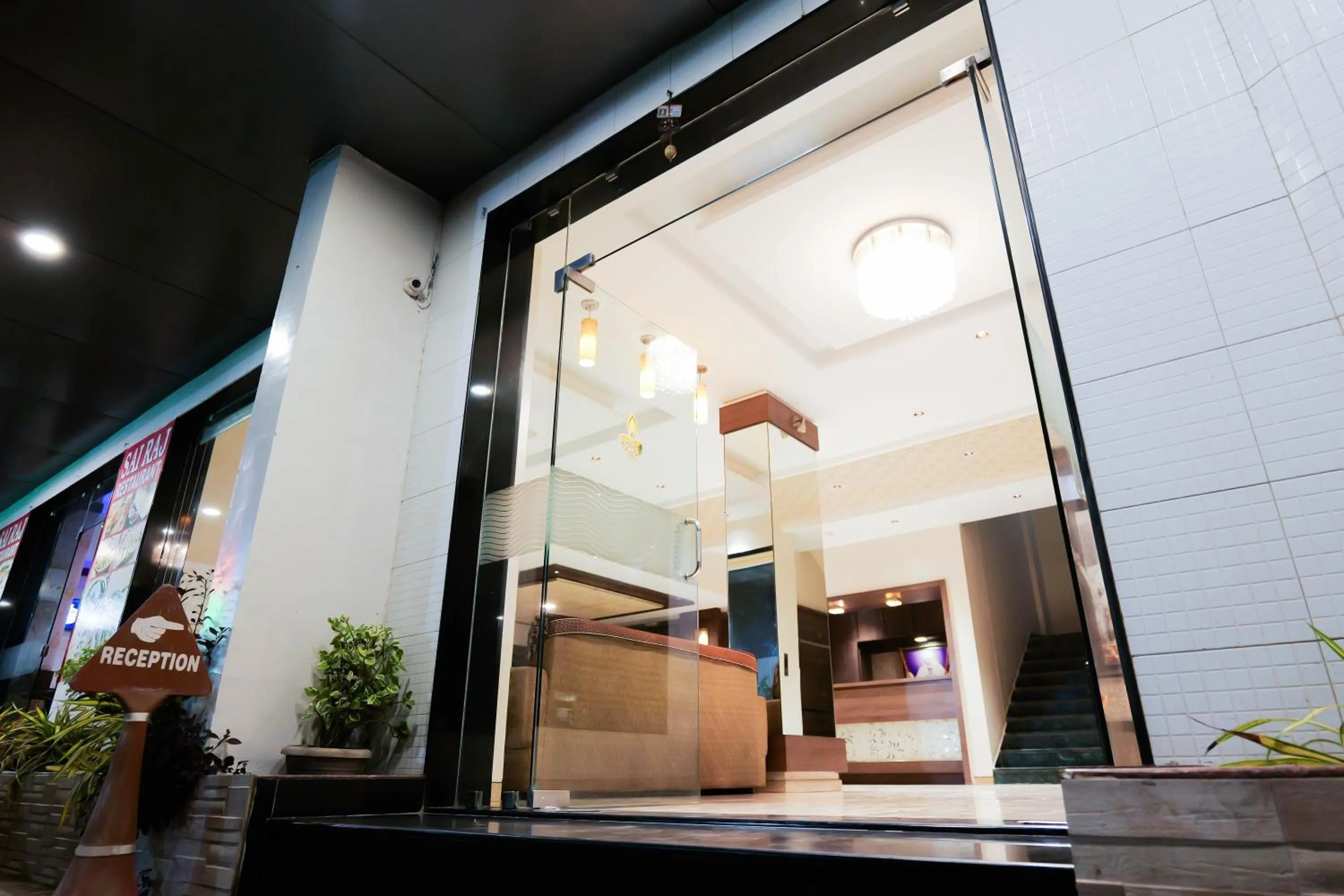 Facade/entrance in Hotel Laxmibai Palace- Only 300 miter from Sai Baba Temple!!!!