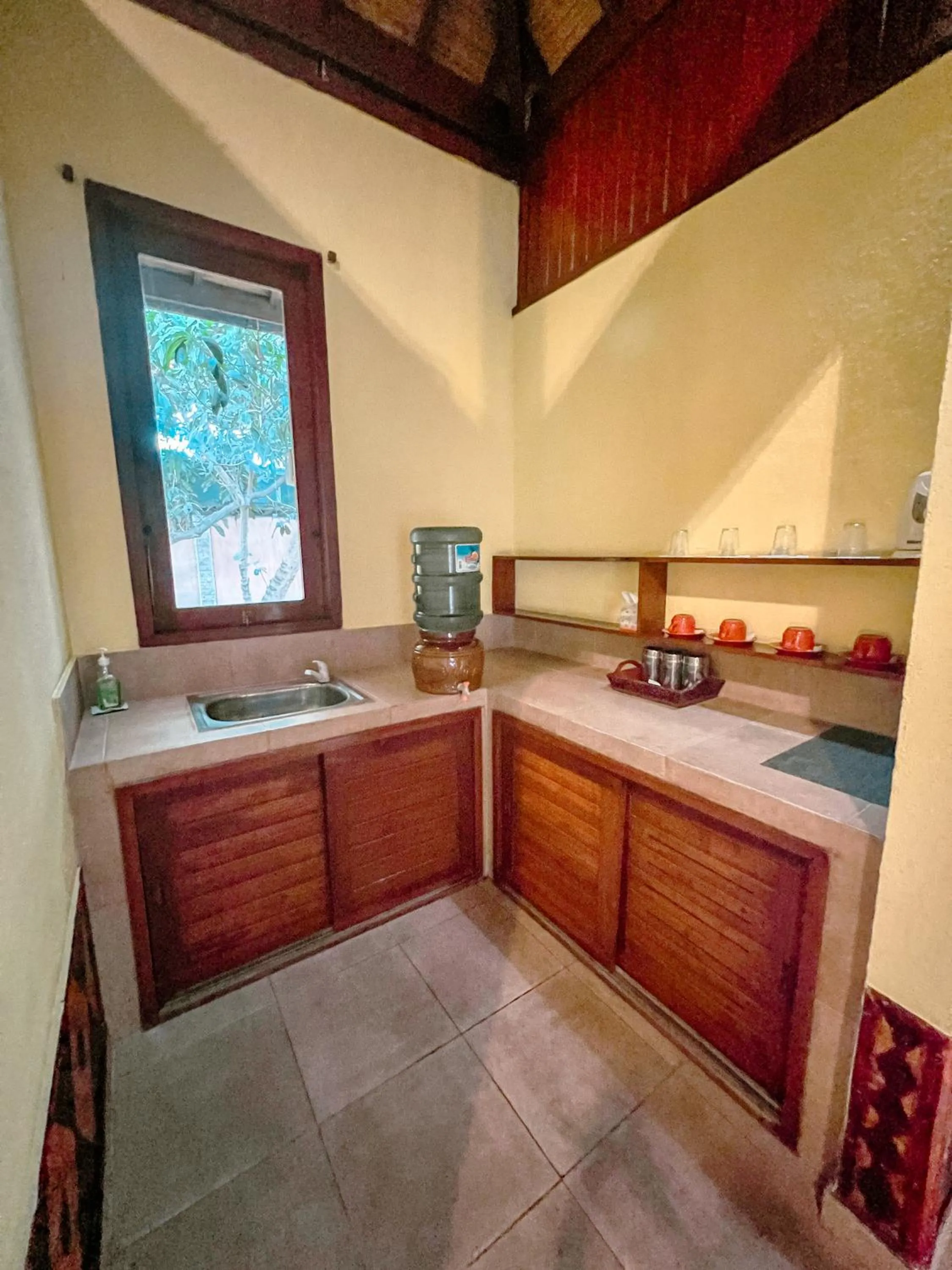 Kitchen or kitchenette in Villa Bulan Madu Gili Air