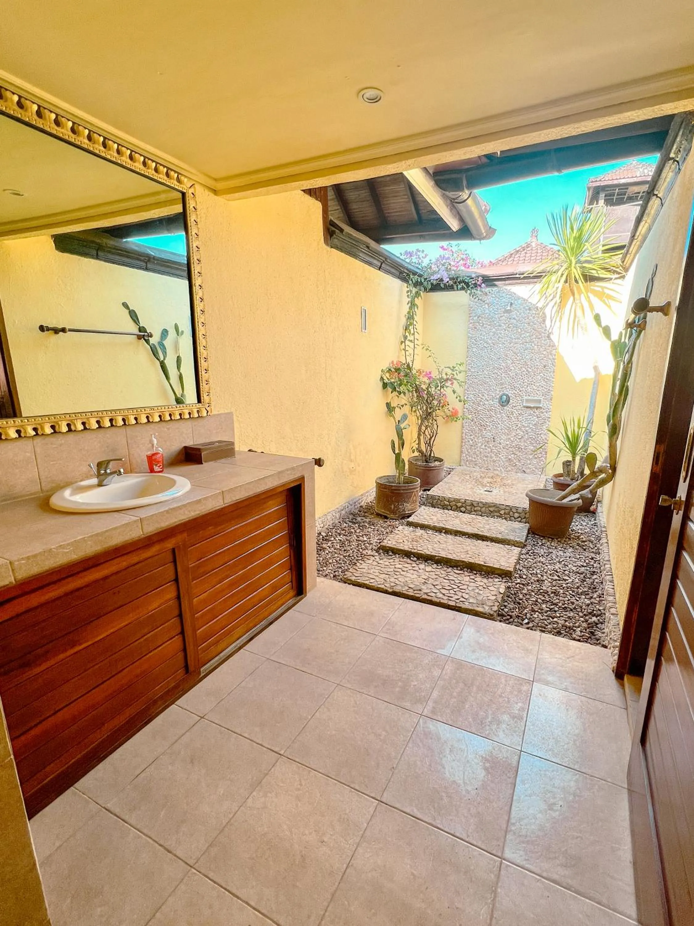 Bathroom in Villa Bulan Madu Gili Air