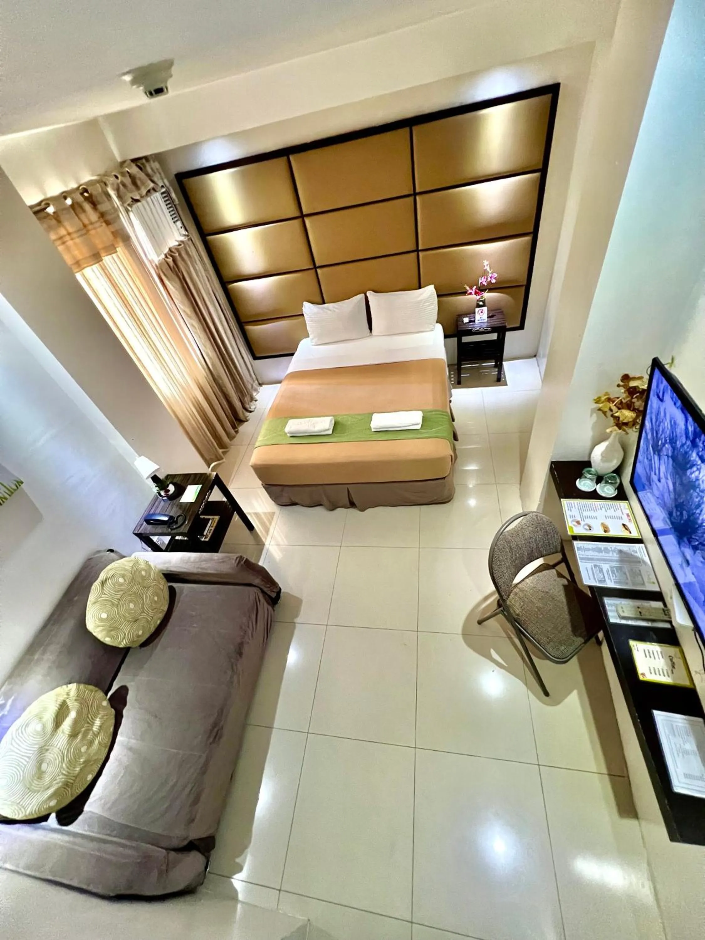 Bedroom in Canberry Hotel