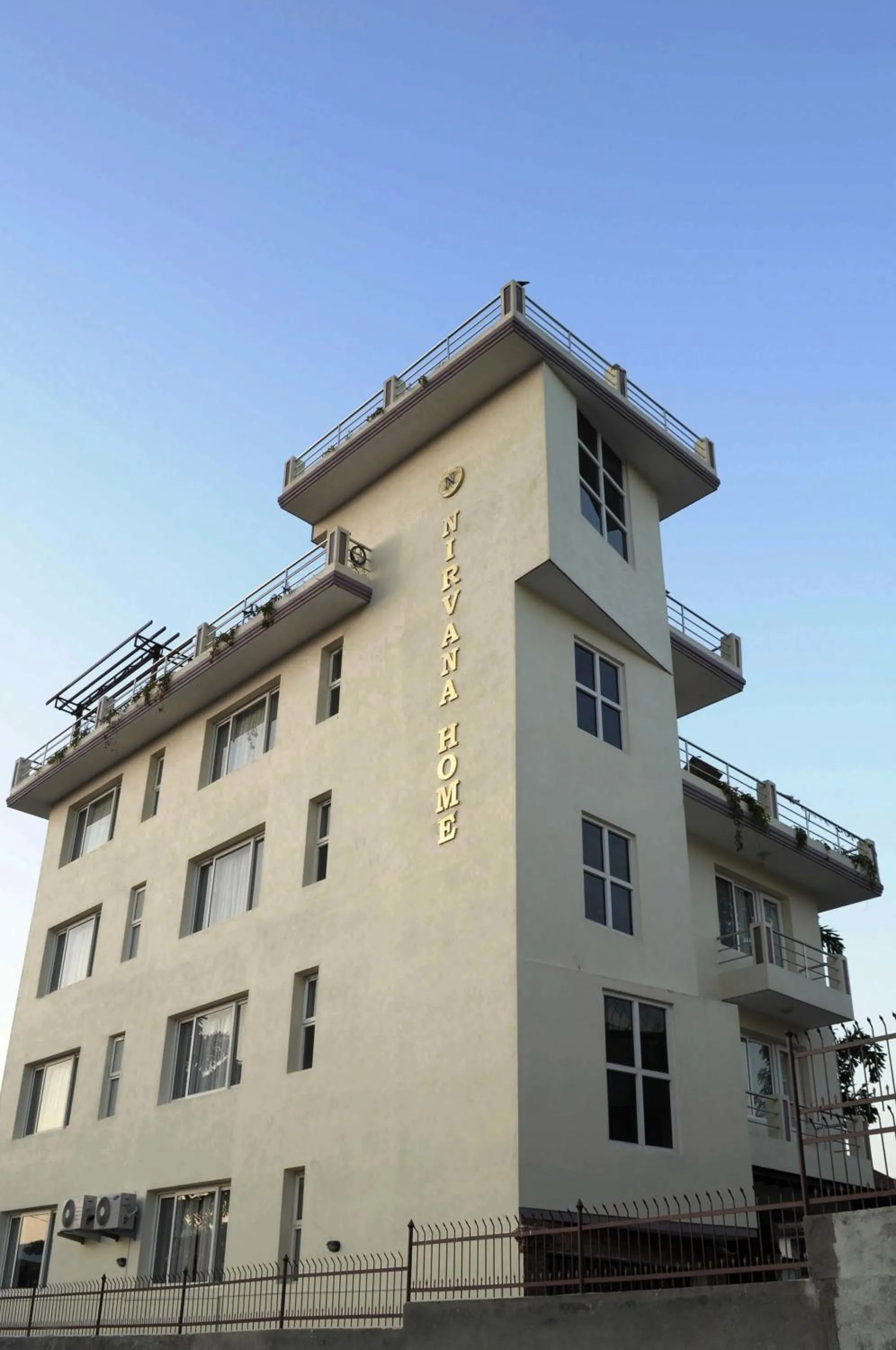 Facade/entrance in Nirvana Home