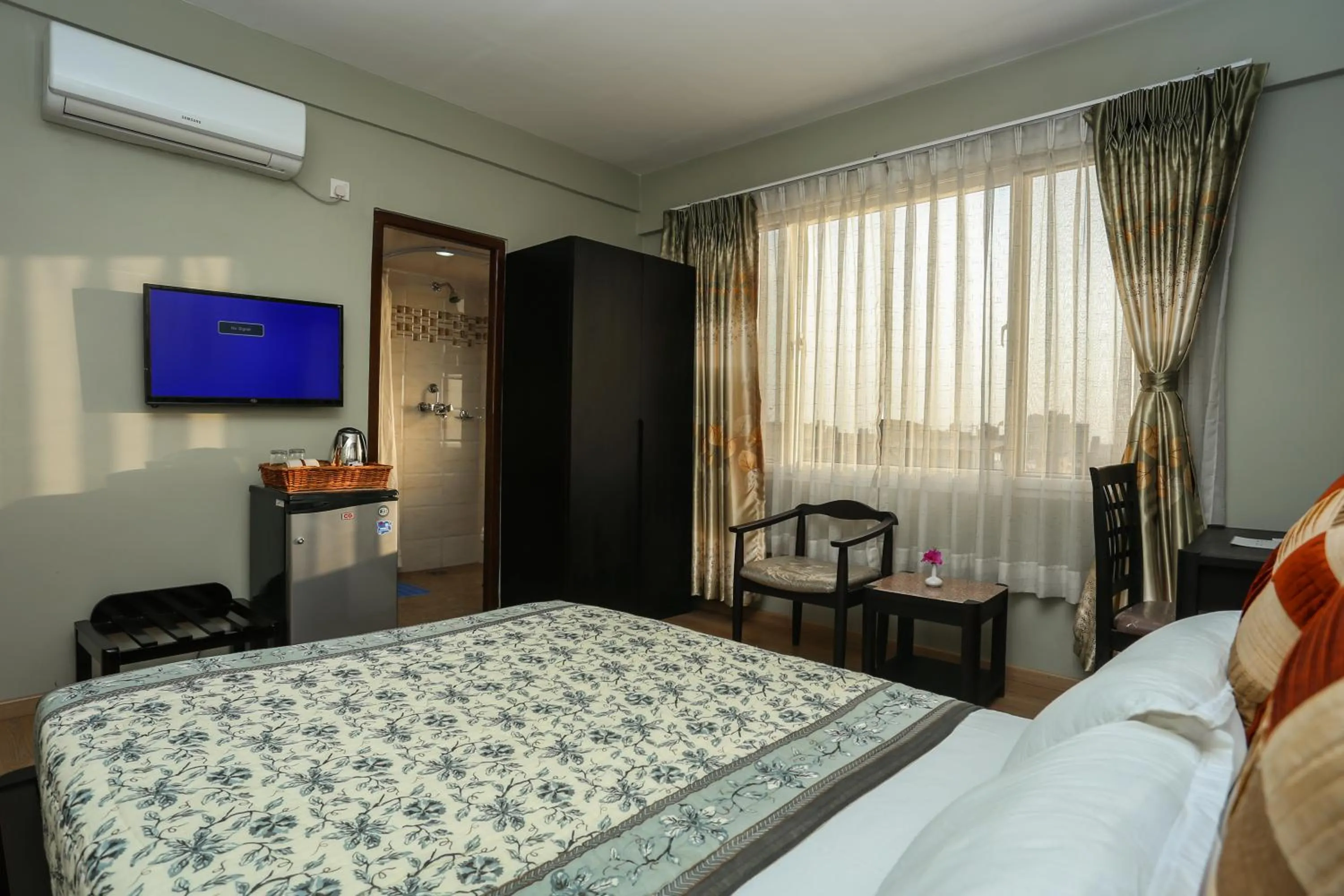 Photo of the whole room, Bed in Nirvana Home