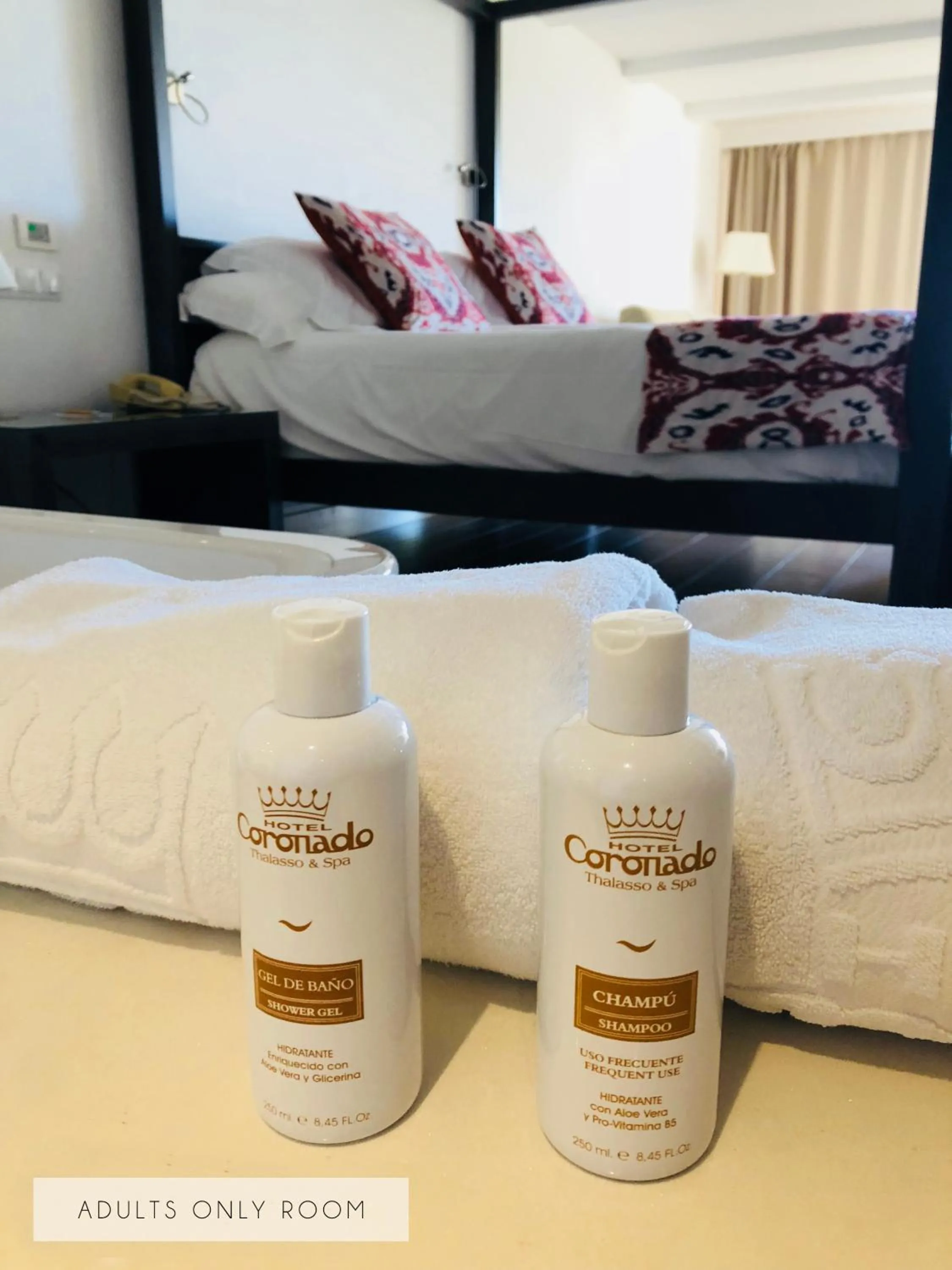 Decorative detail, Bed in Hotel Coronado Thalasso & Spa