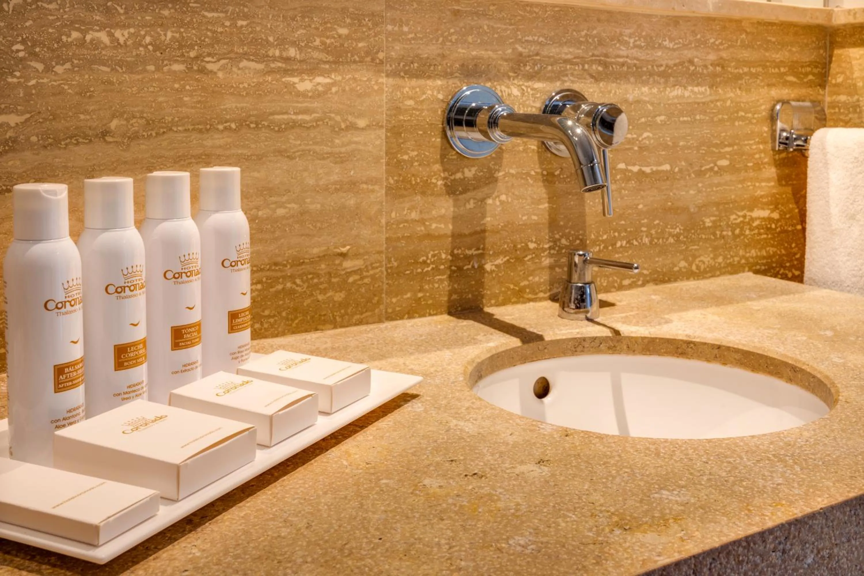 Bathroom in Hotel Coronado Thalasso & Spa