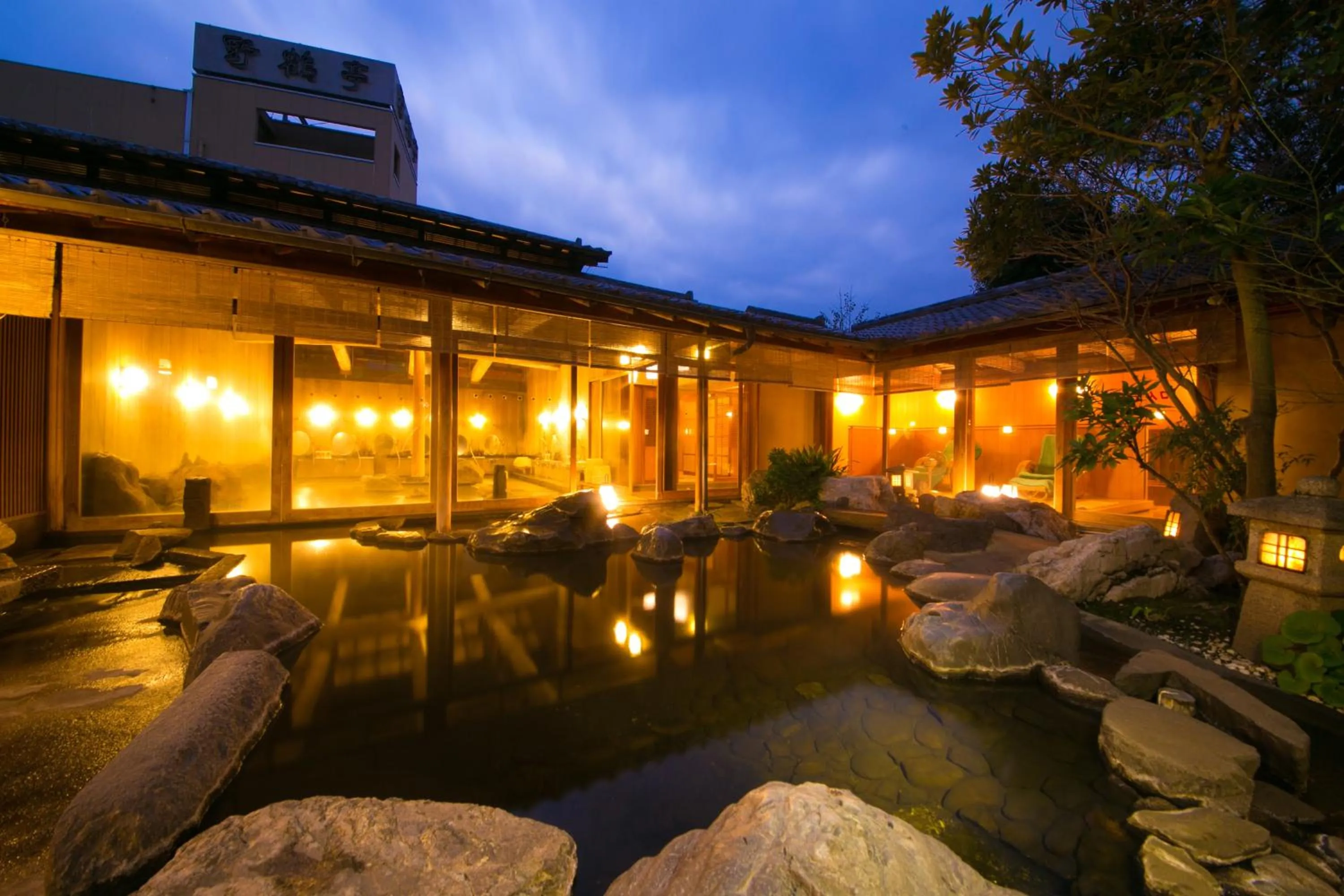 Hot Spring Bath in Yakakutei