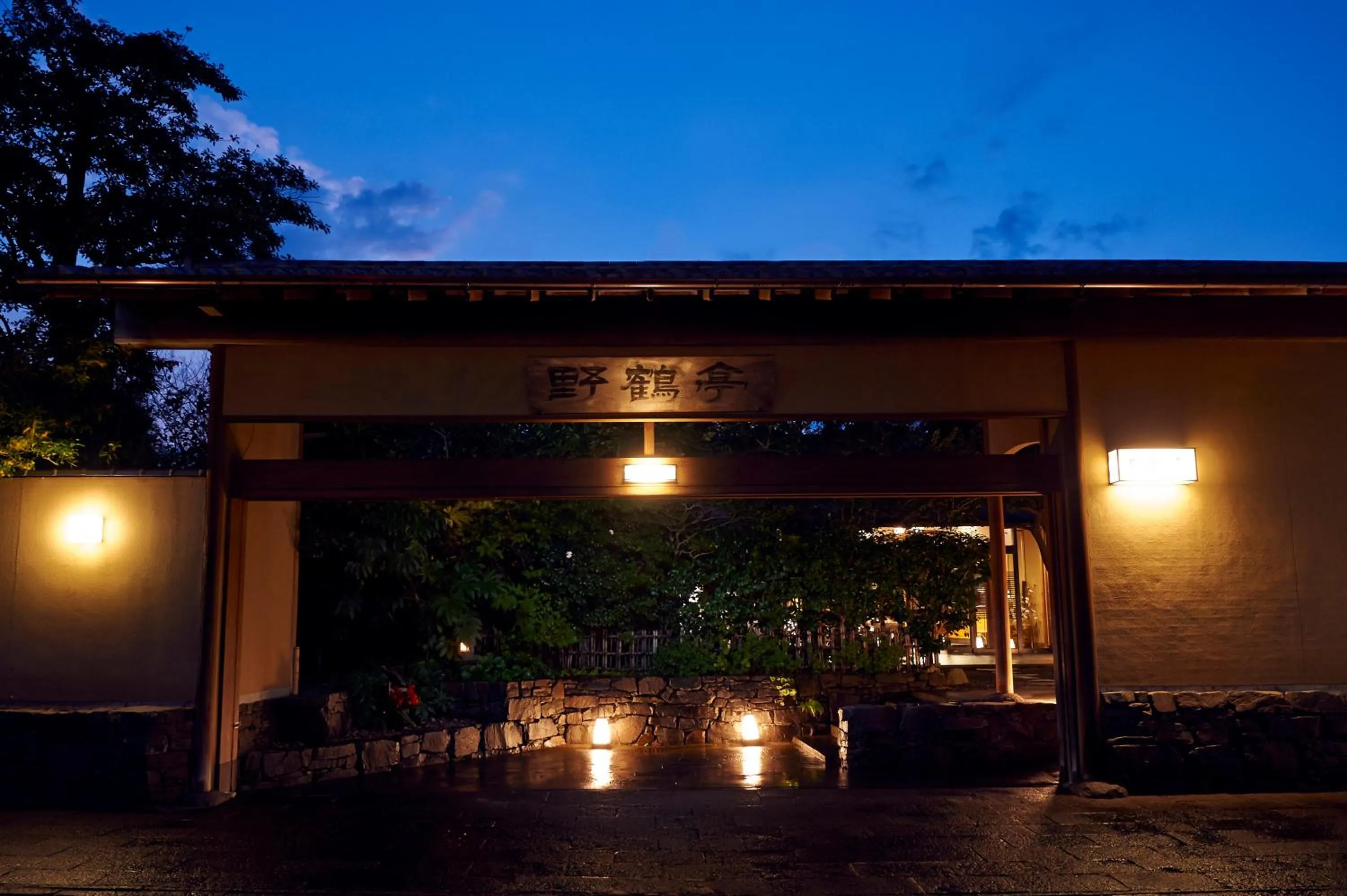 Facade/entrance in Yakakutei