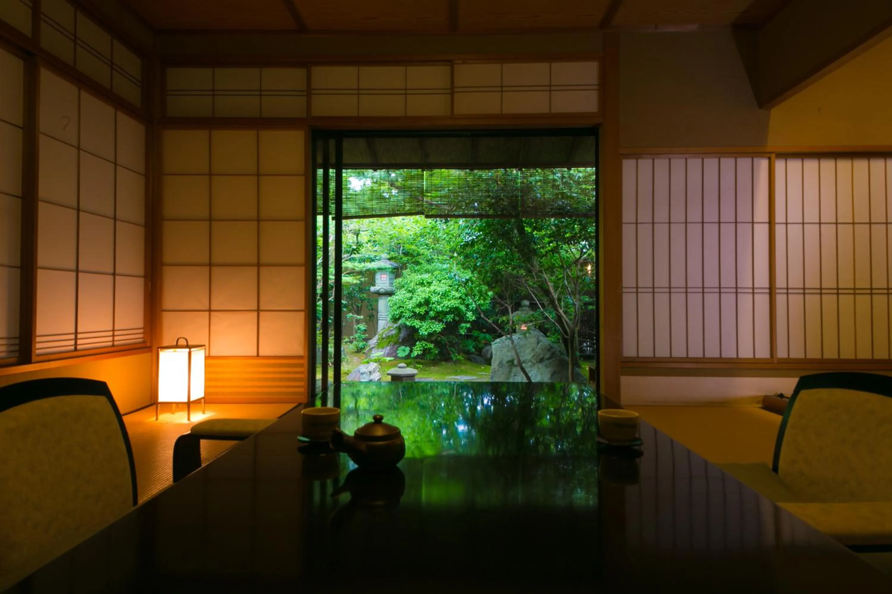 Photo of the whole room in Yakakutei