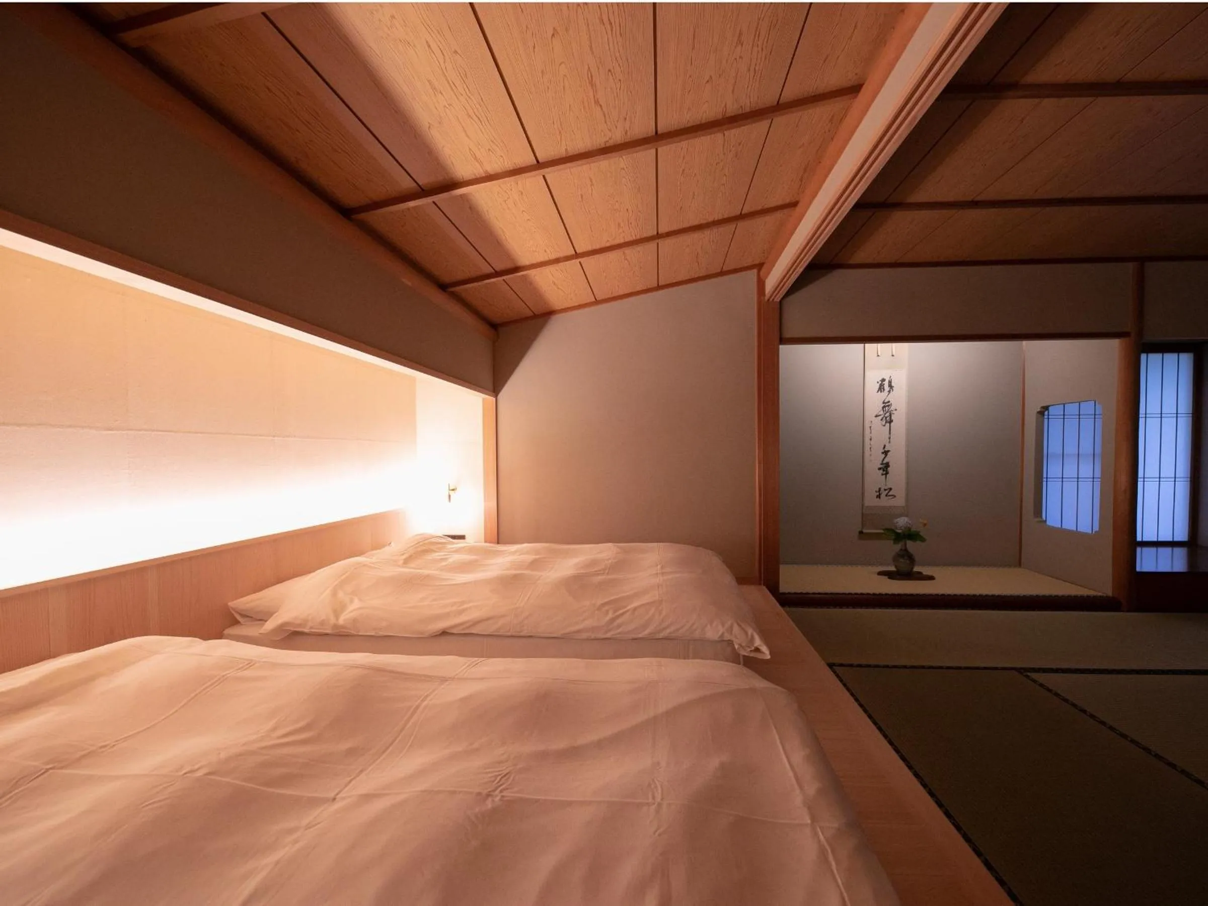 Photo of the whole room, Bed in Yakakutei