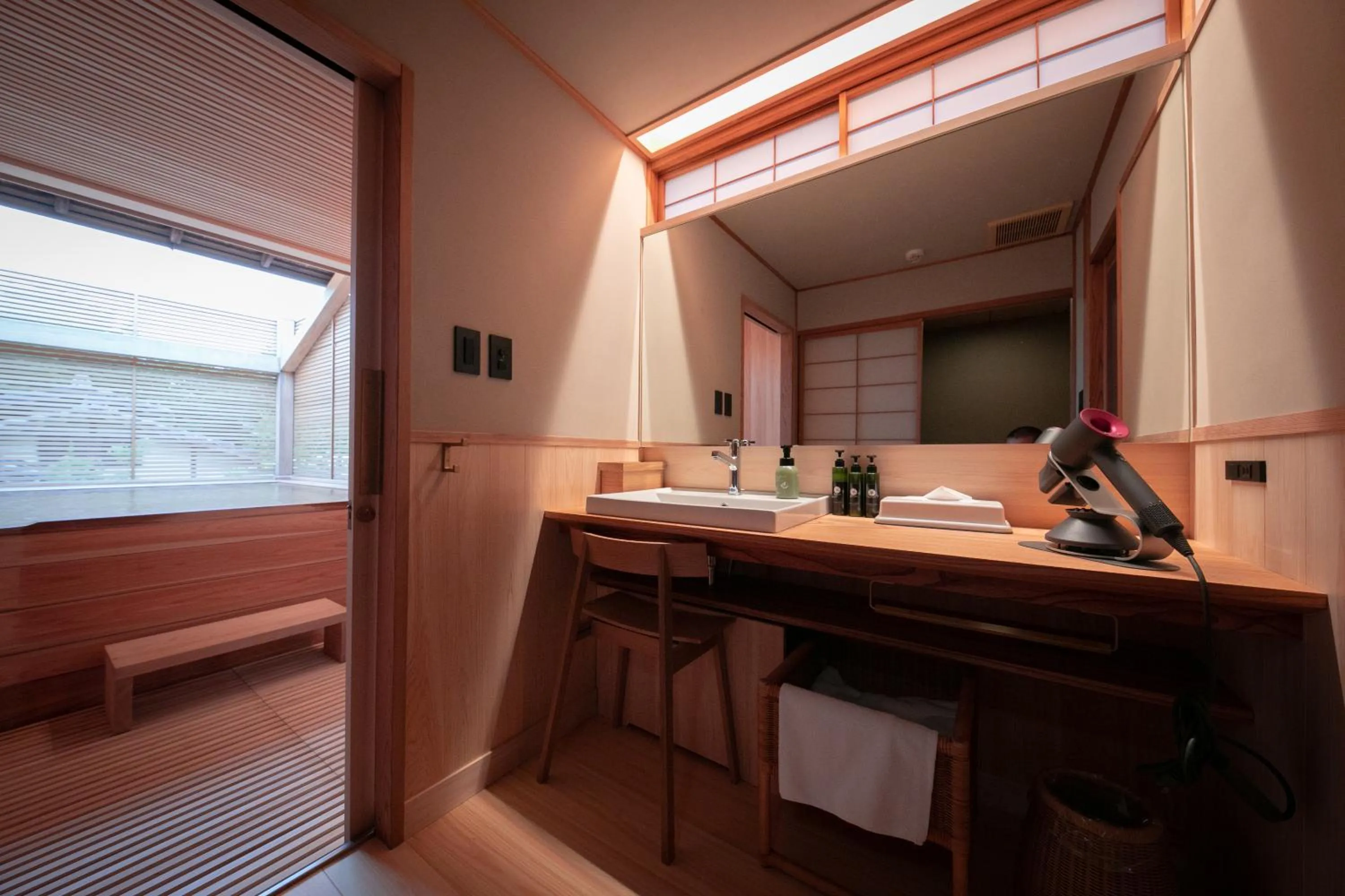 Bathroom in Yakakutei