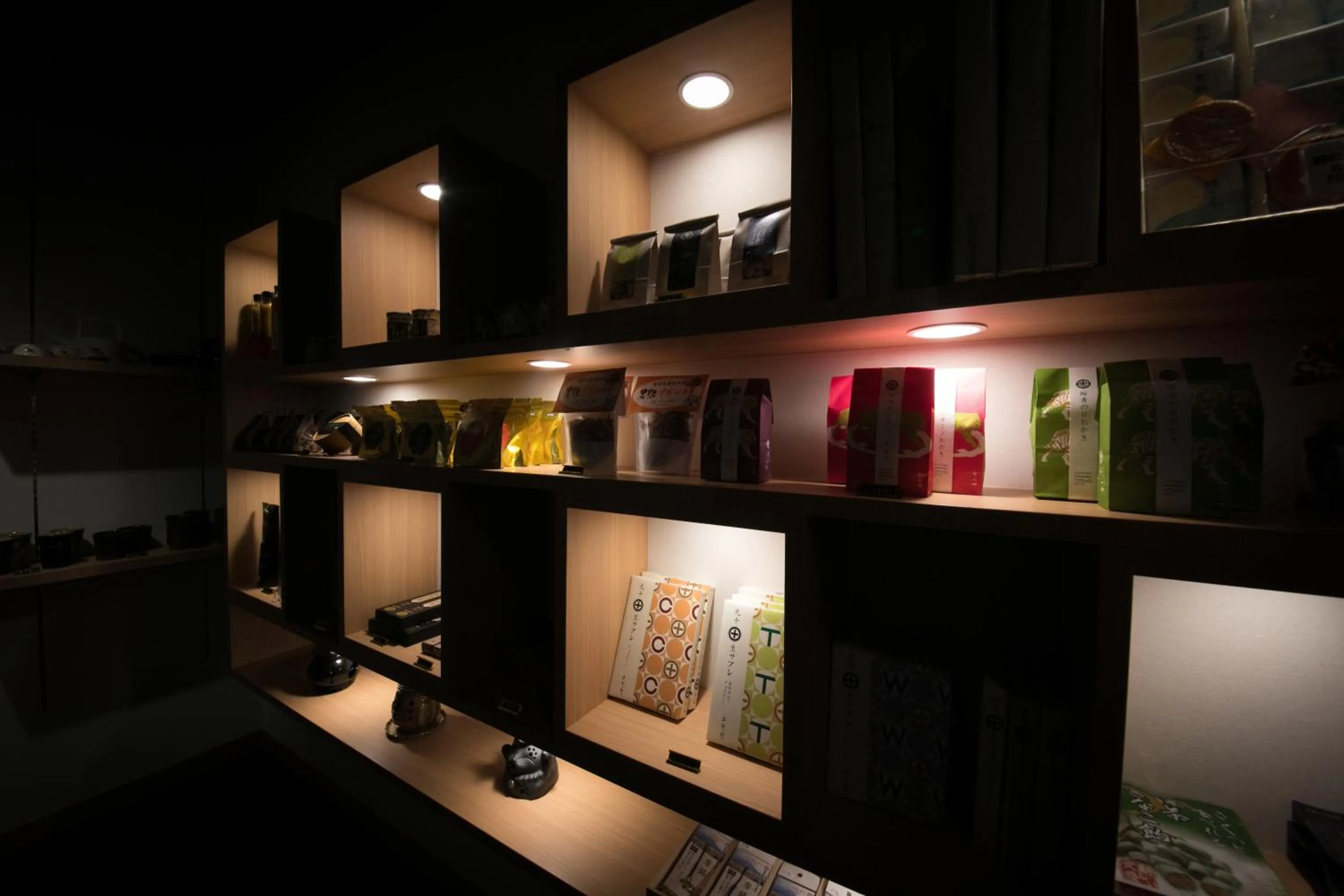 On-site shops in Yakakutei