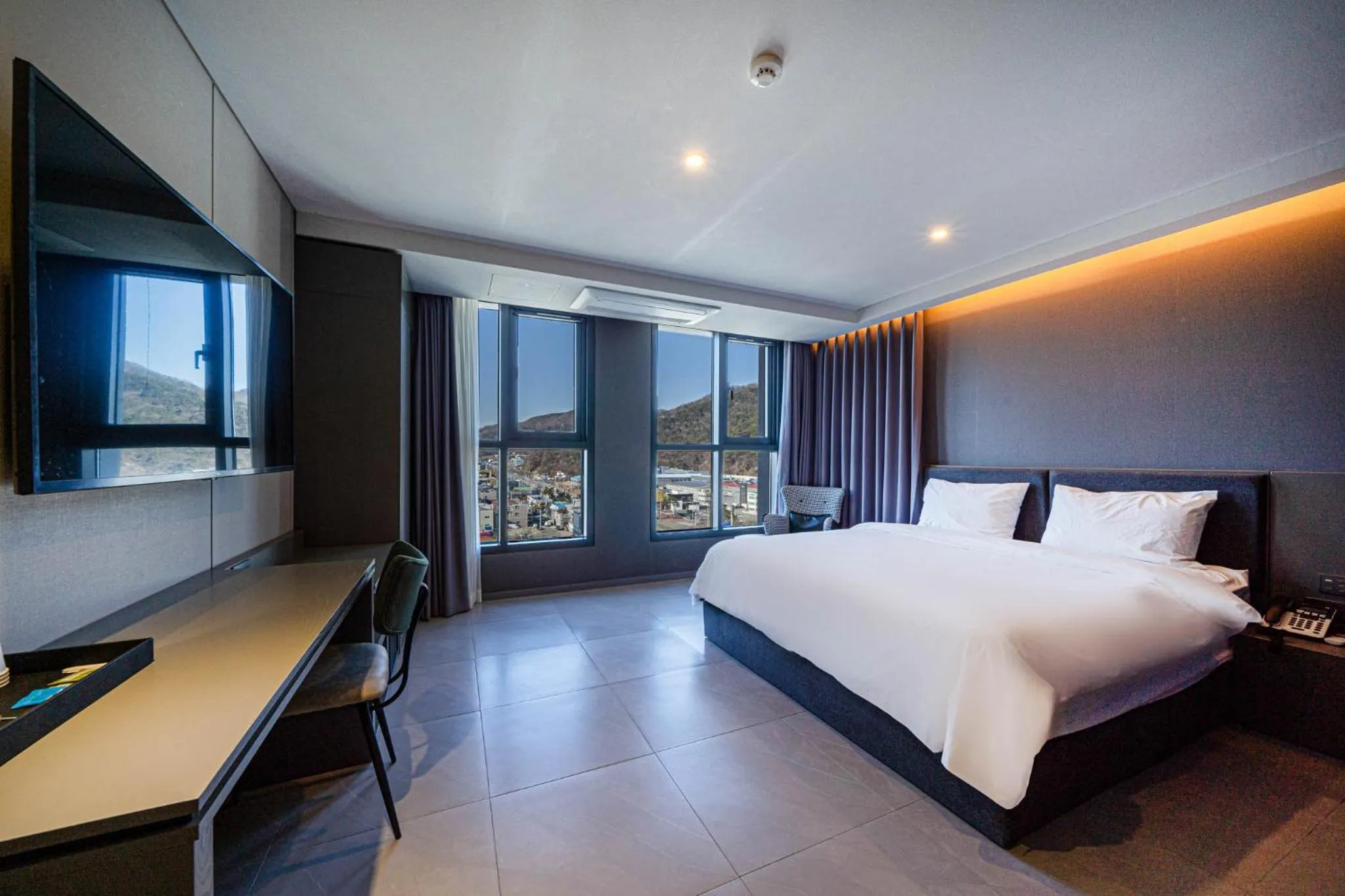 Photo of the whole room, Bed in The Western Busan Hotel By STAYNEO