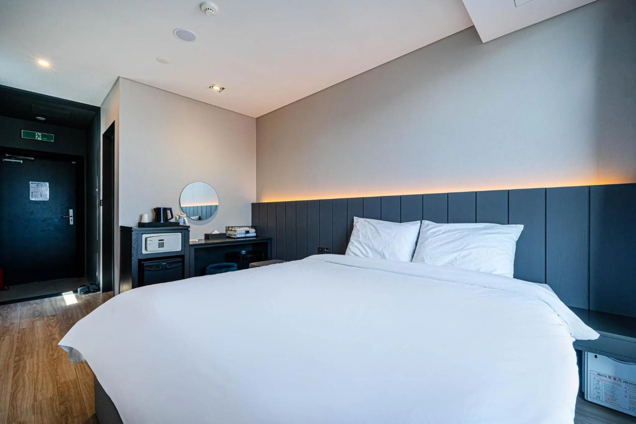 Photo of the whole room, Bed in The Western Busan Hotel By STAYNEO