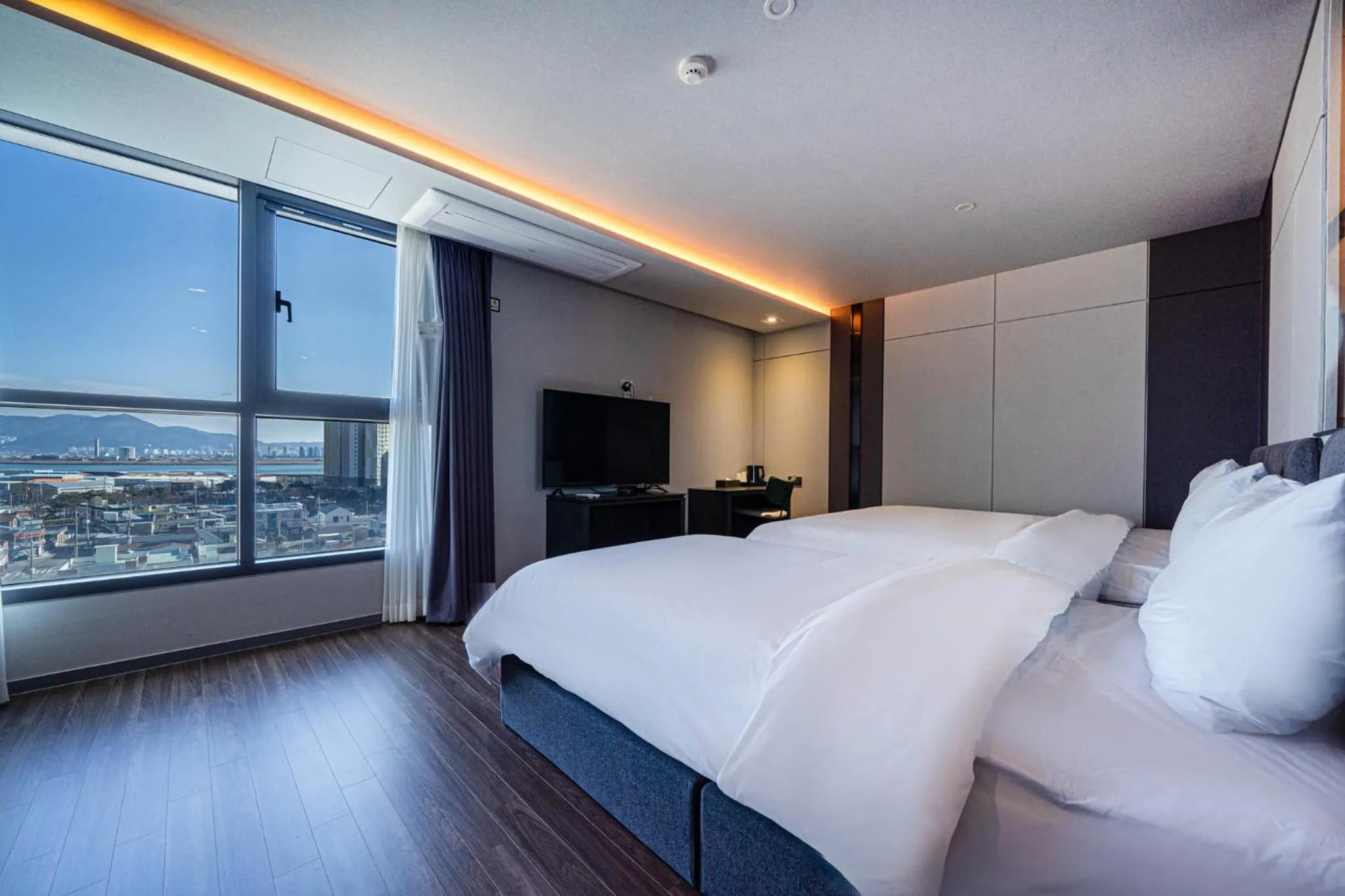 Photo of the whole room, Bed in The Western Busan Hotel By STAYNEO
