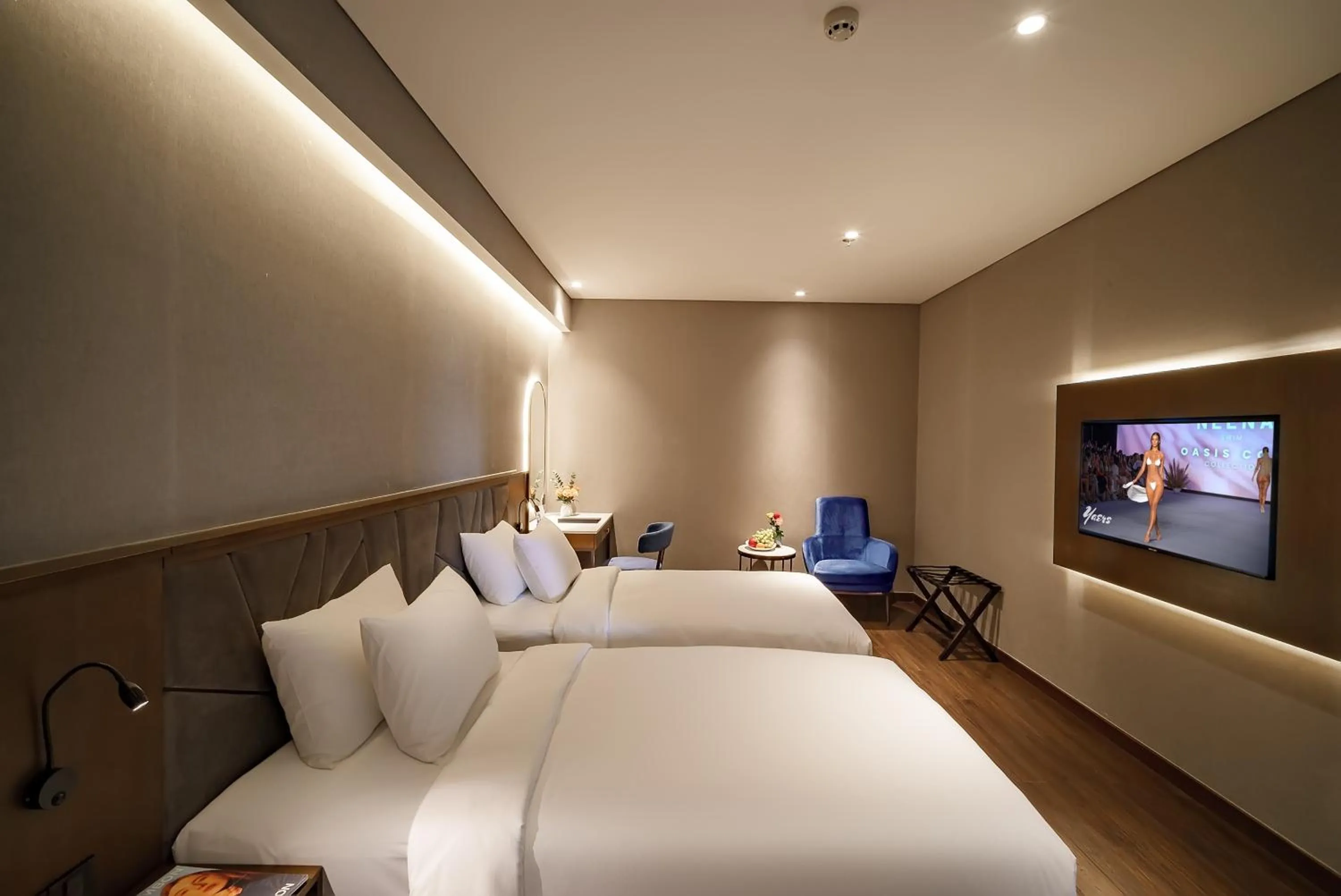 Bedroom, Bed in Nhat Ha Lavish Hotel