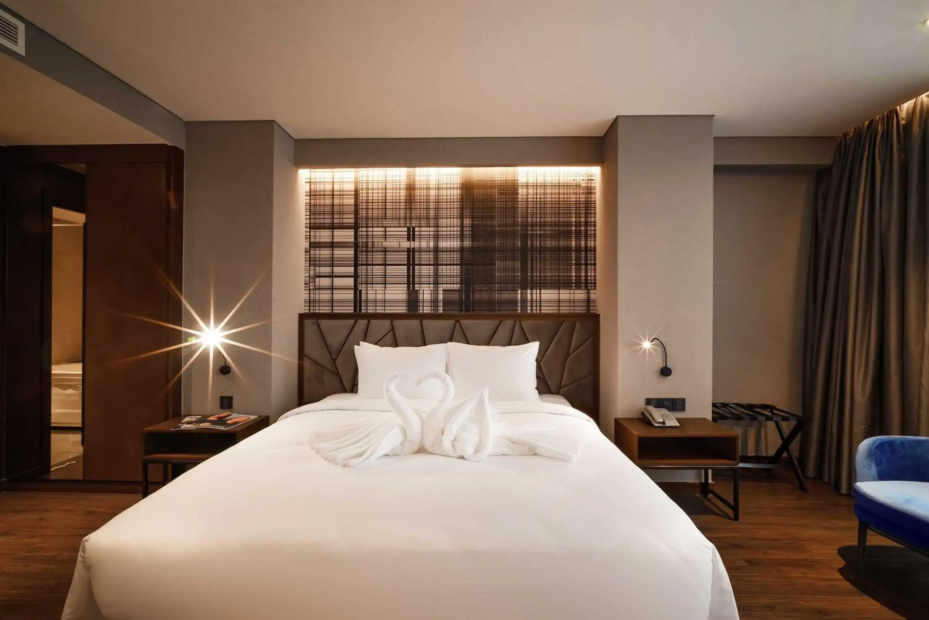 Suite with City View in Nhat Ha Lavish Hotel Suite with City View in Nhat Ha Lavish Hotel