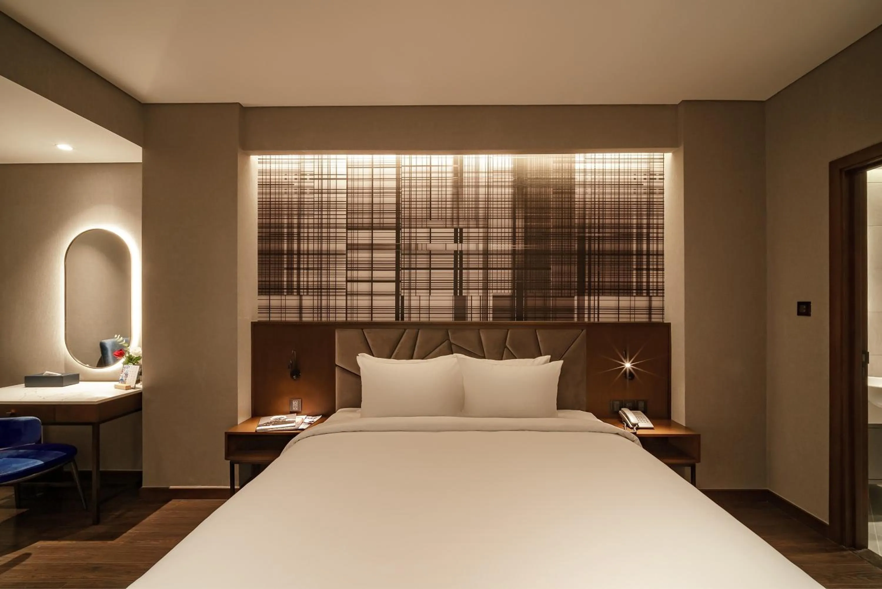 Bedroom, Bed in Nhat Ha Lavish Hotel