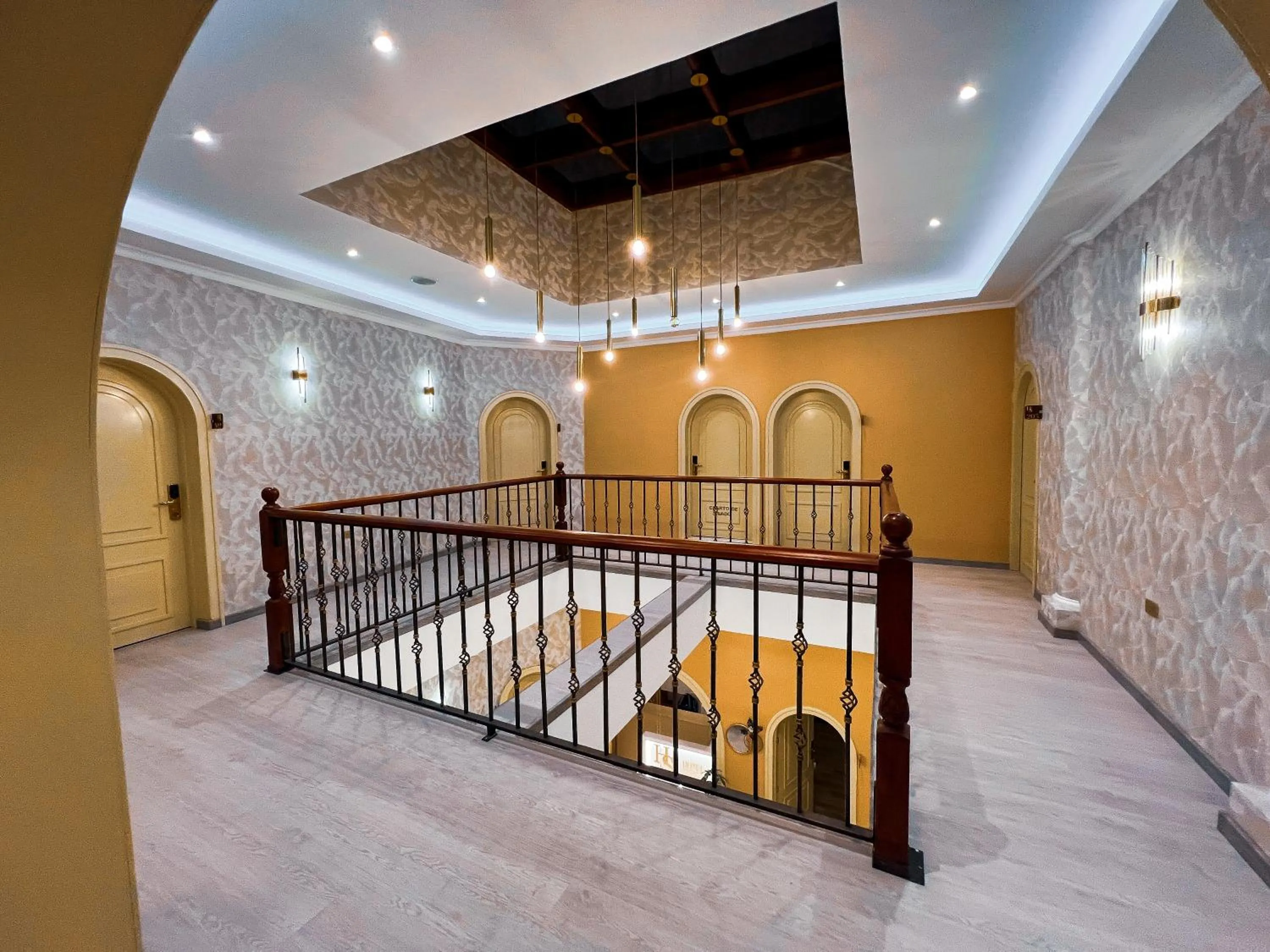 Inner courtyard view, Bed in Hotel Sucre