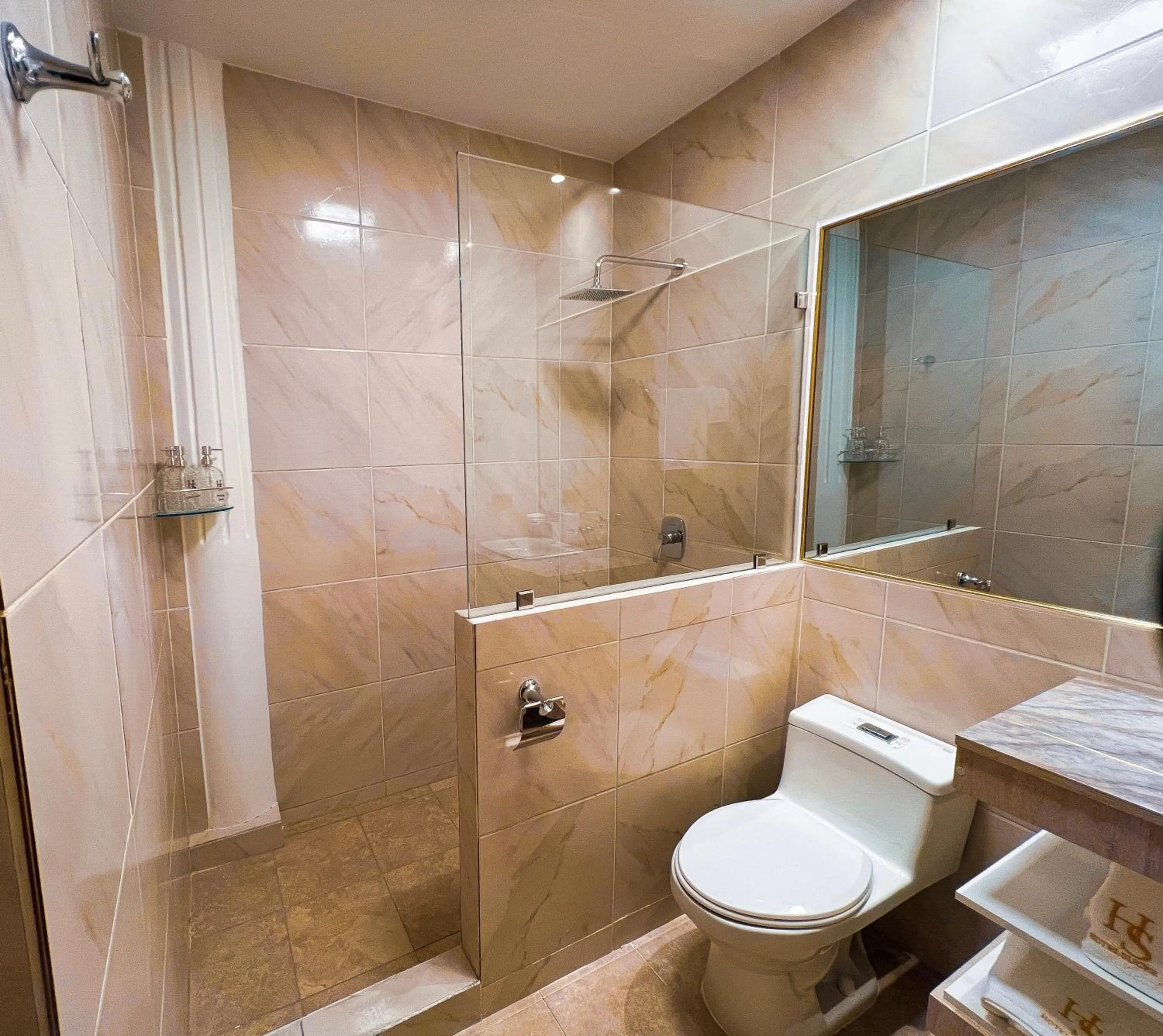 Shower in Hotel Sucre