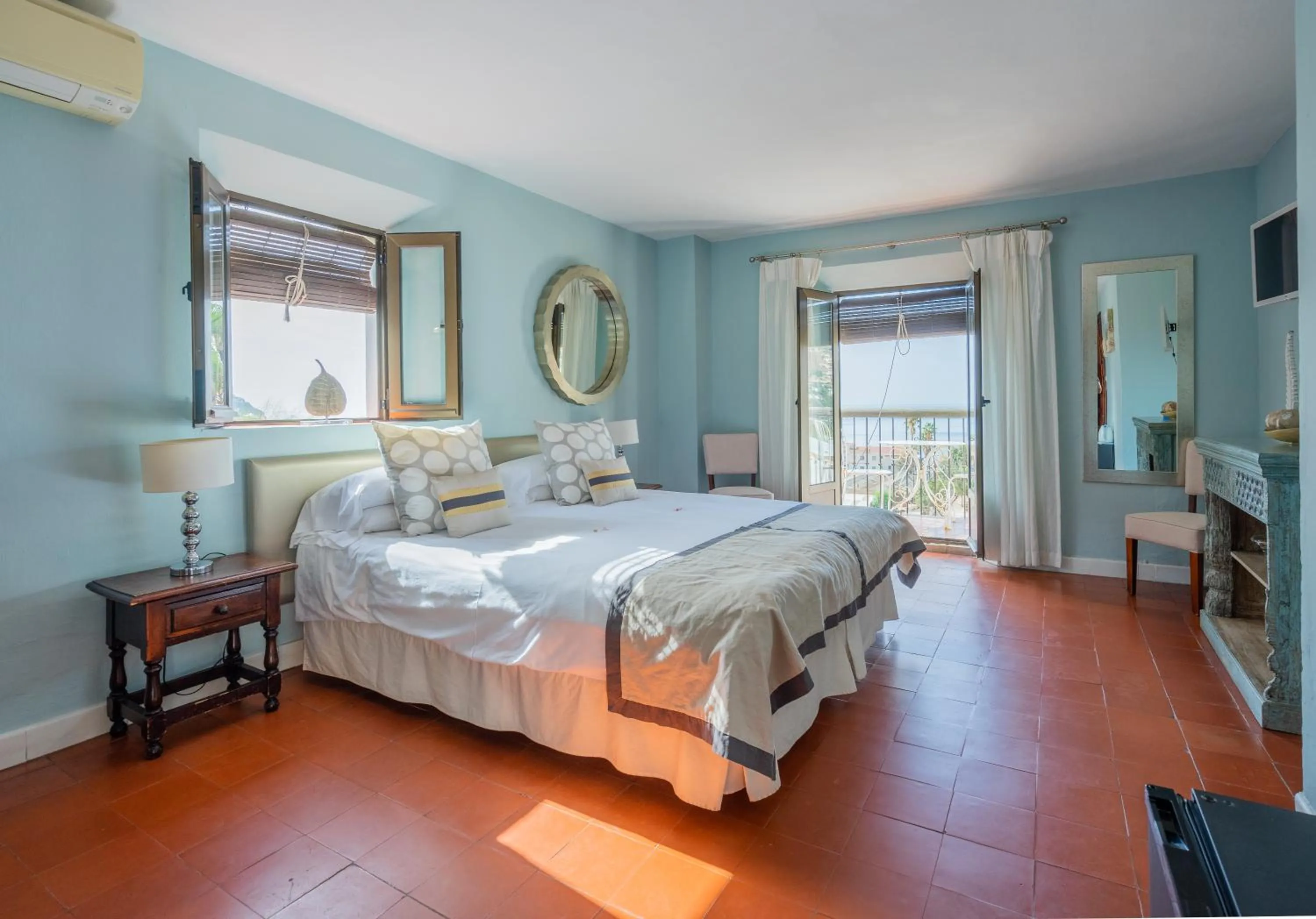 Photo of the whole room, Bed in La Tartana Hotel Boutique