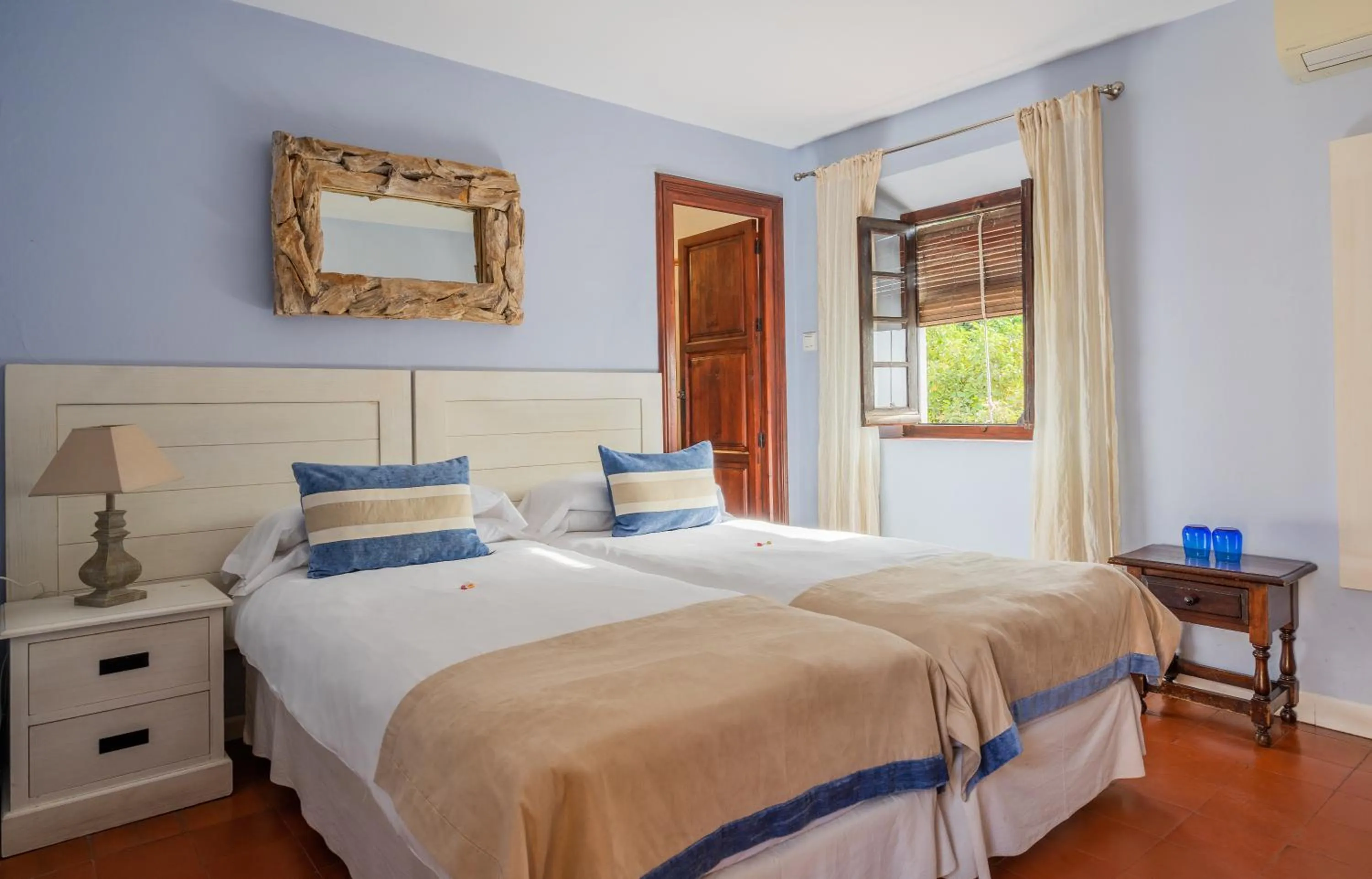 Photo of the whole room, Bed in La Tartana Hotel Boutique