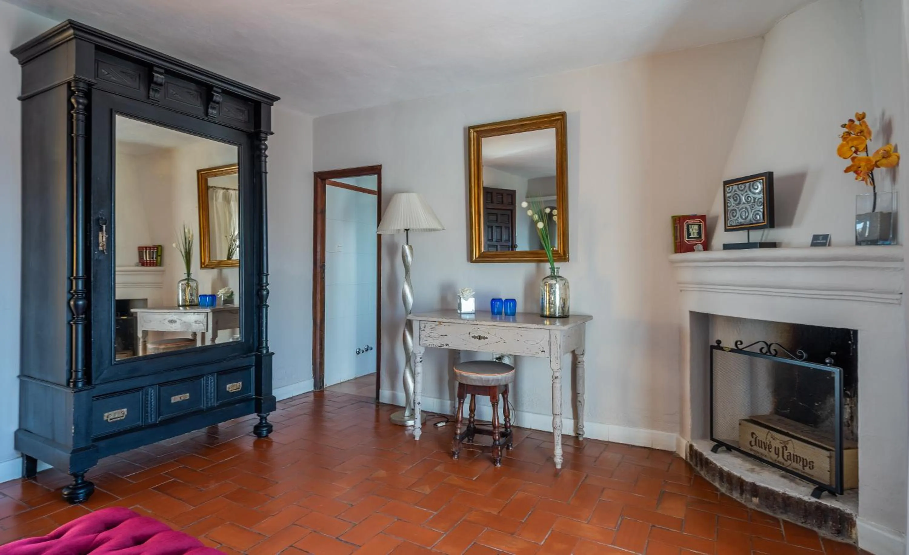 flat iron in La Tartana Hotel Boutique