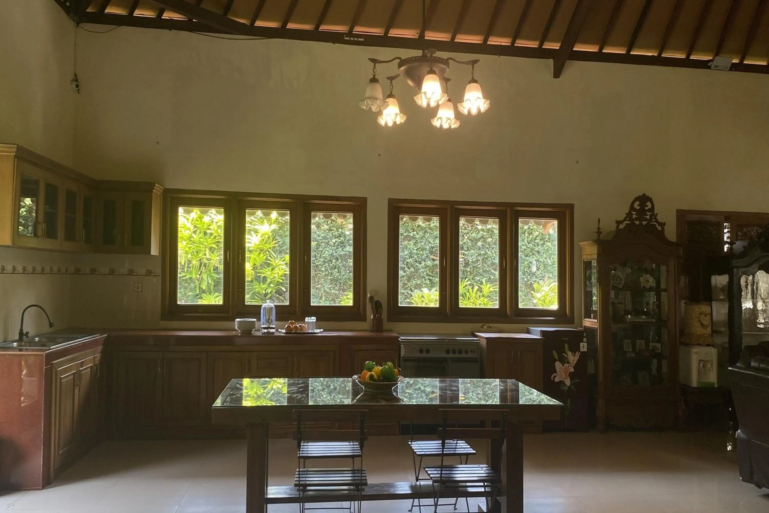 Dining area in Villa Baliantoro Yogyakarta
