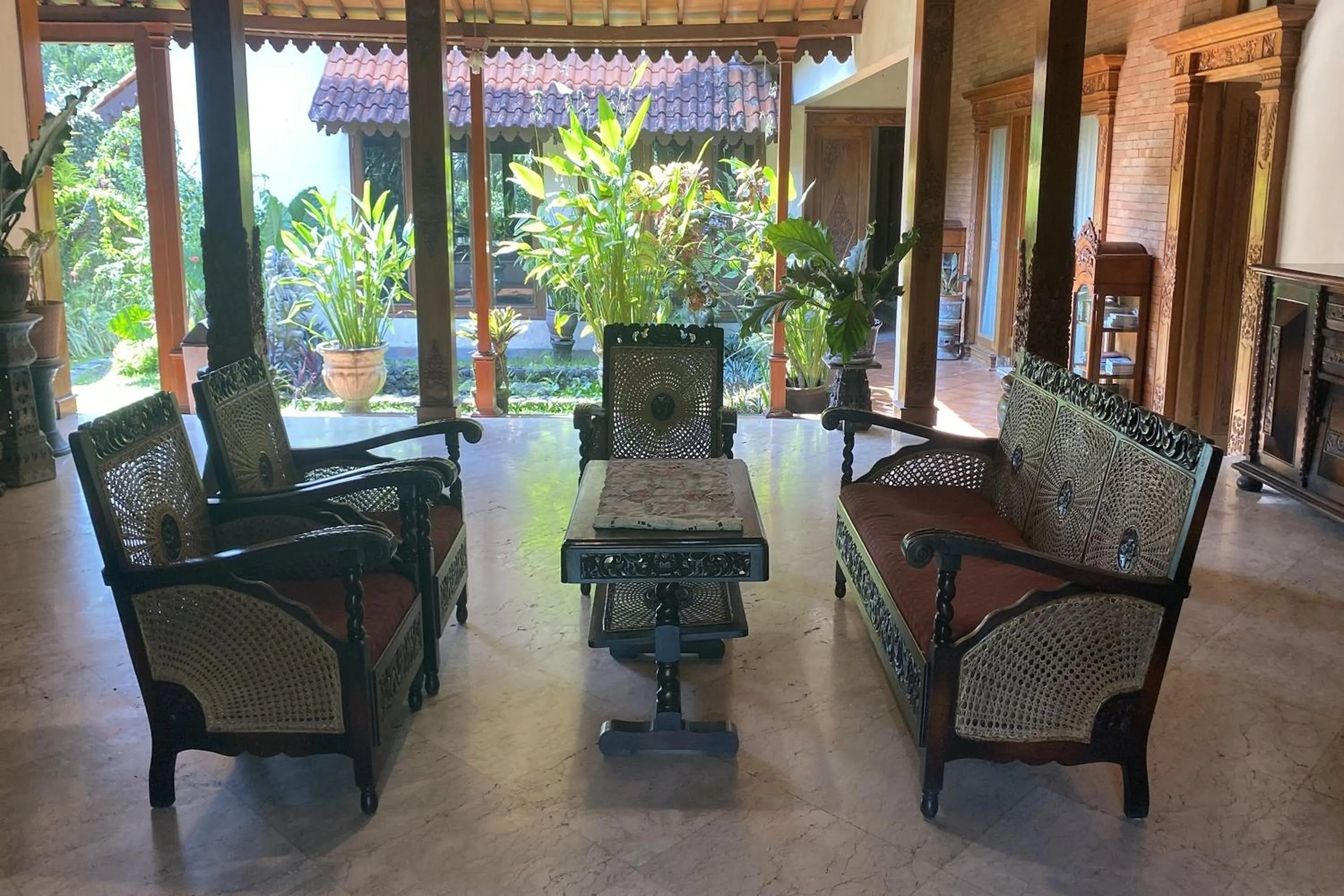 Living room in Villa Baliantoro Yogyakarta