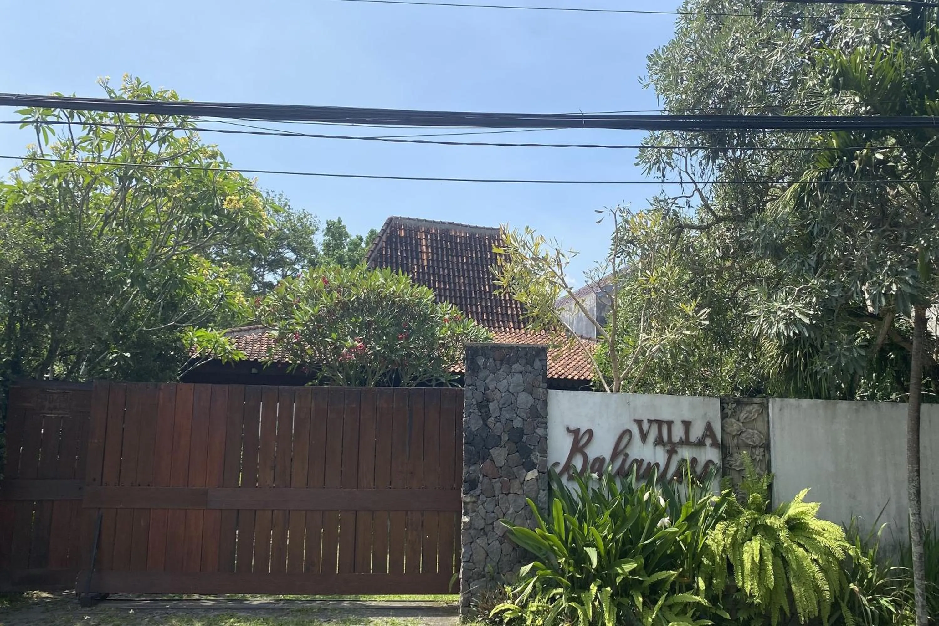 Facade/entrance in Villa Baliantoro Yogyakarta