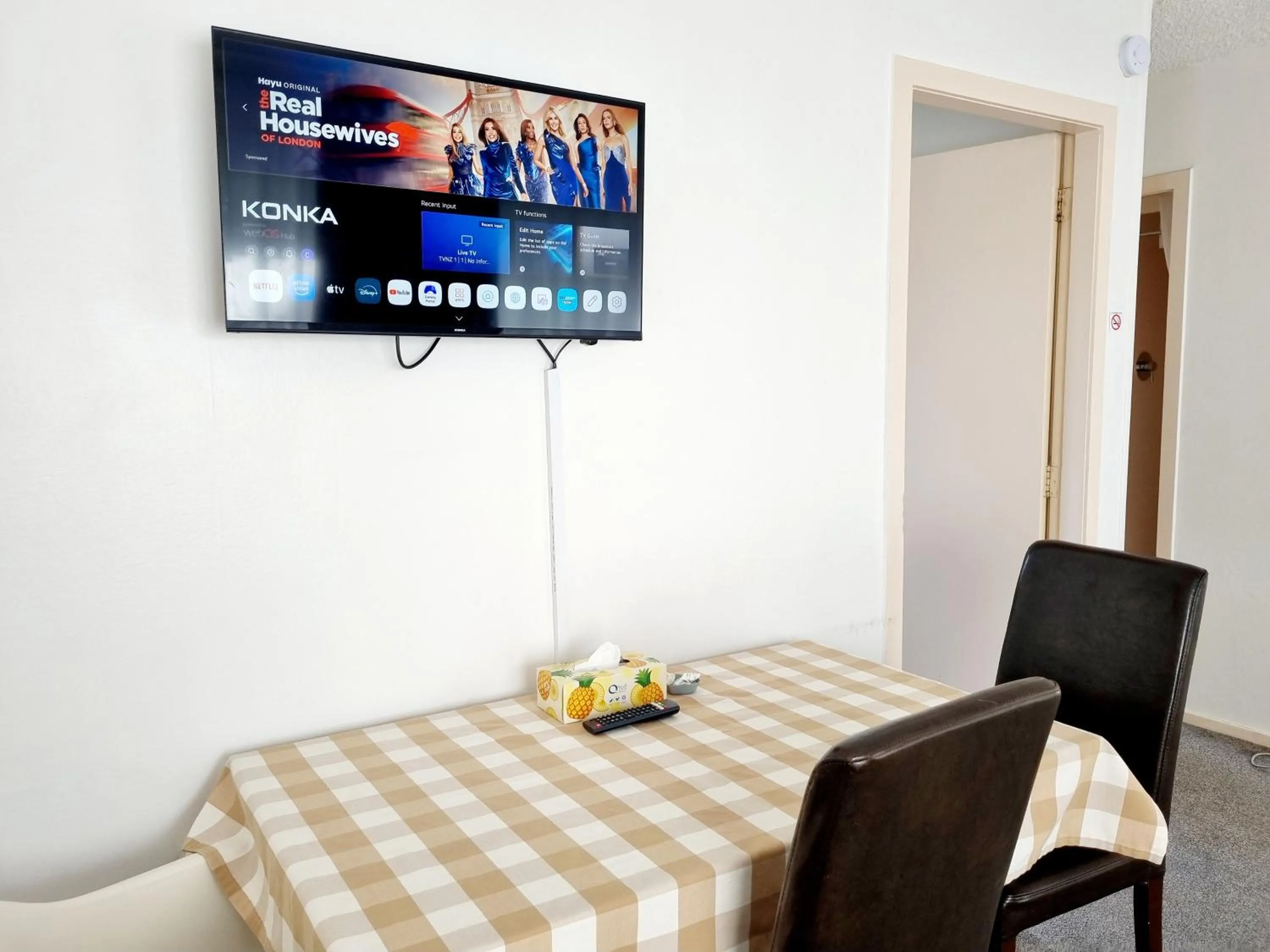 TV and multimedia in Cedar Lodge Motel Hamilton