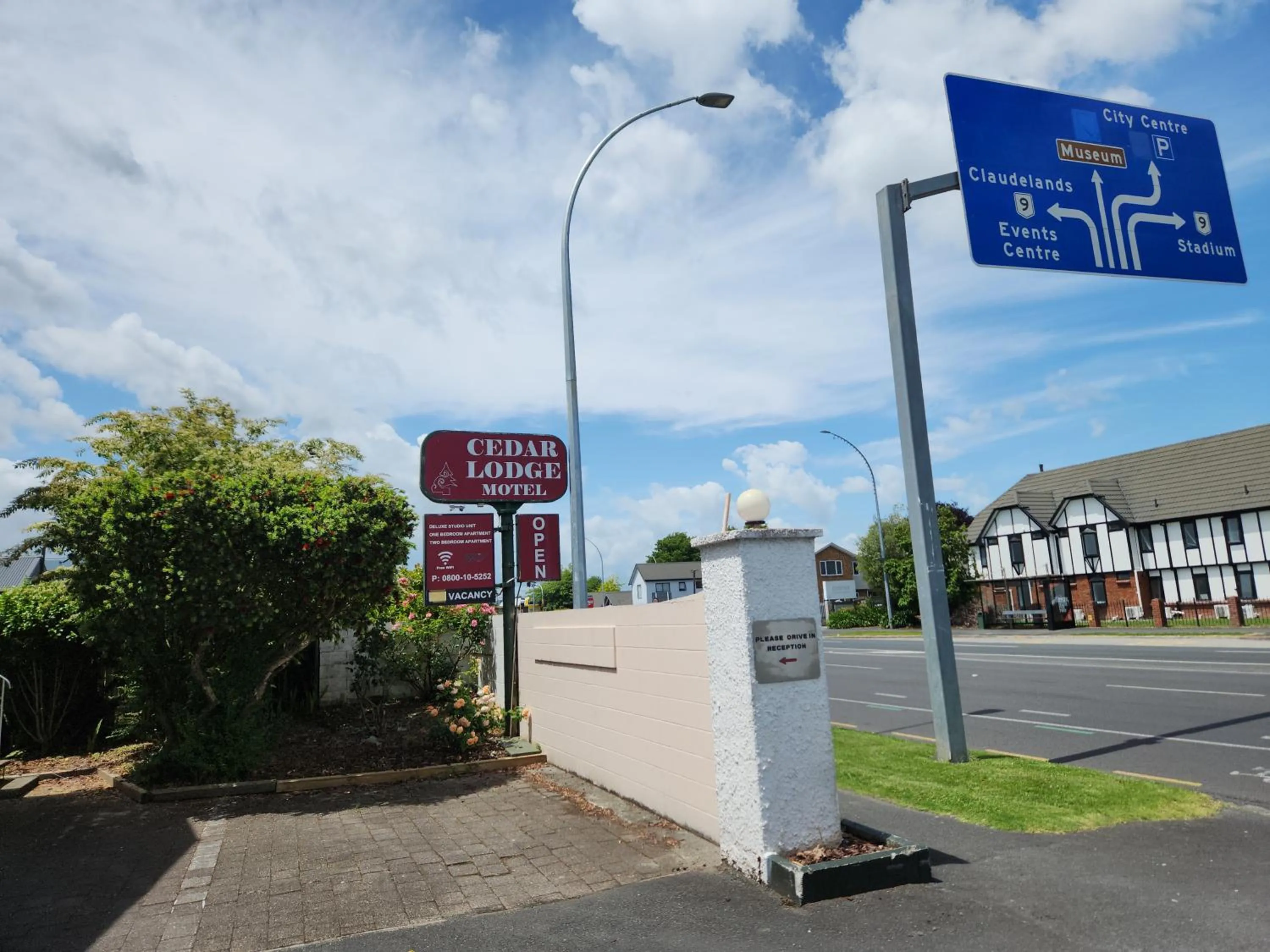 Property logo or sign in Cedar Lodge Motel Hamilton