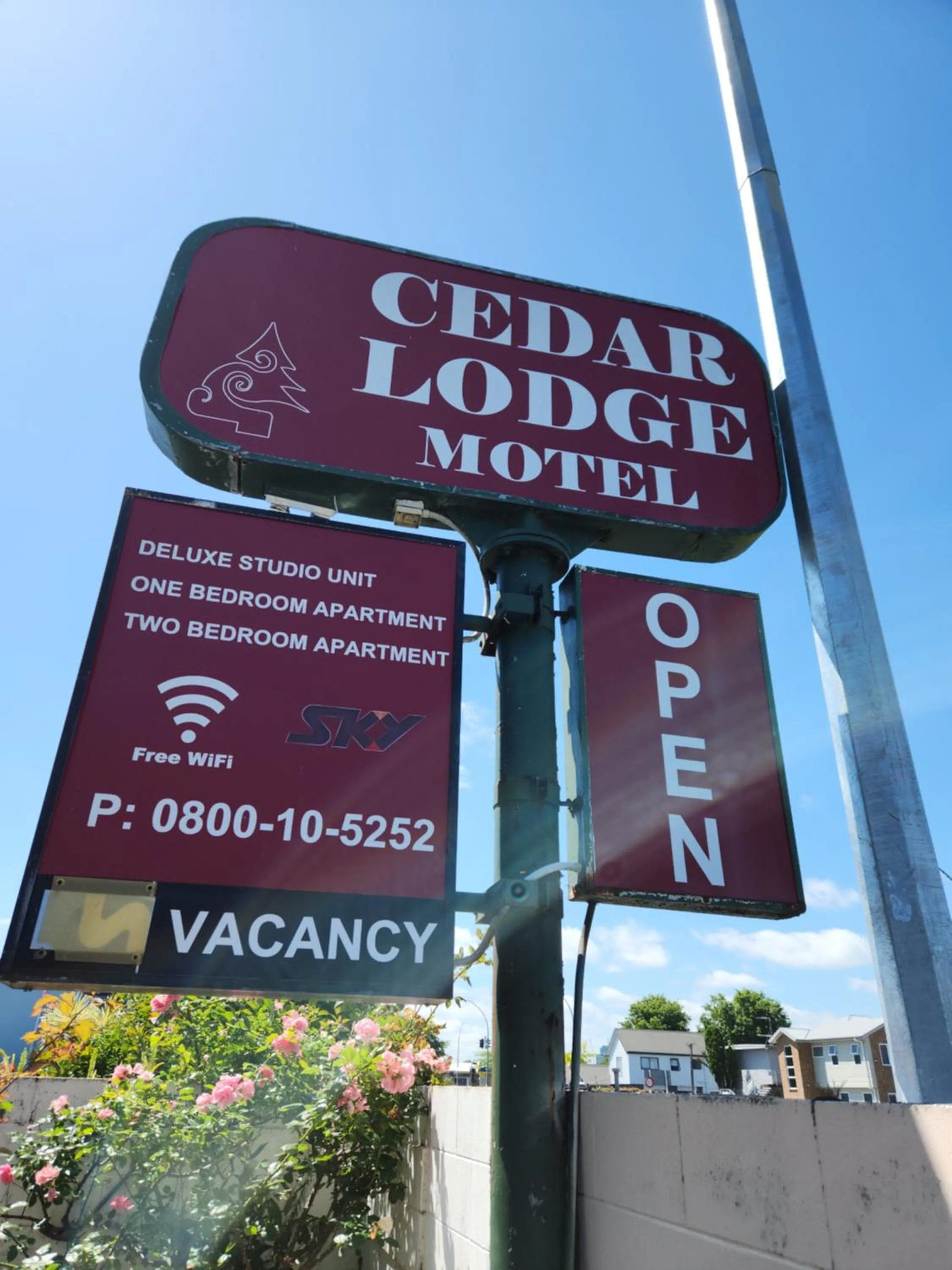 Property logo or sign in Cedar Lodge Motel Hamilton