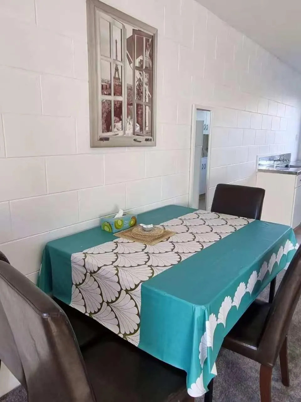 Dining area, Bed in Cedar Lodge Motel Hamilton