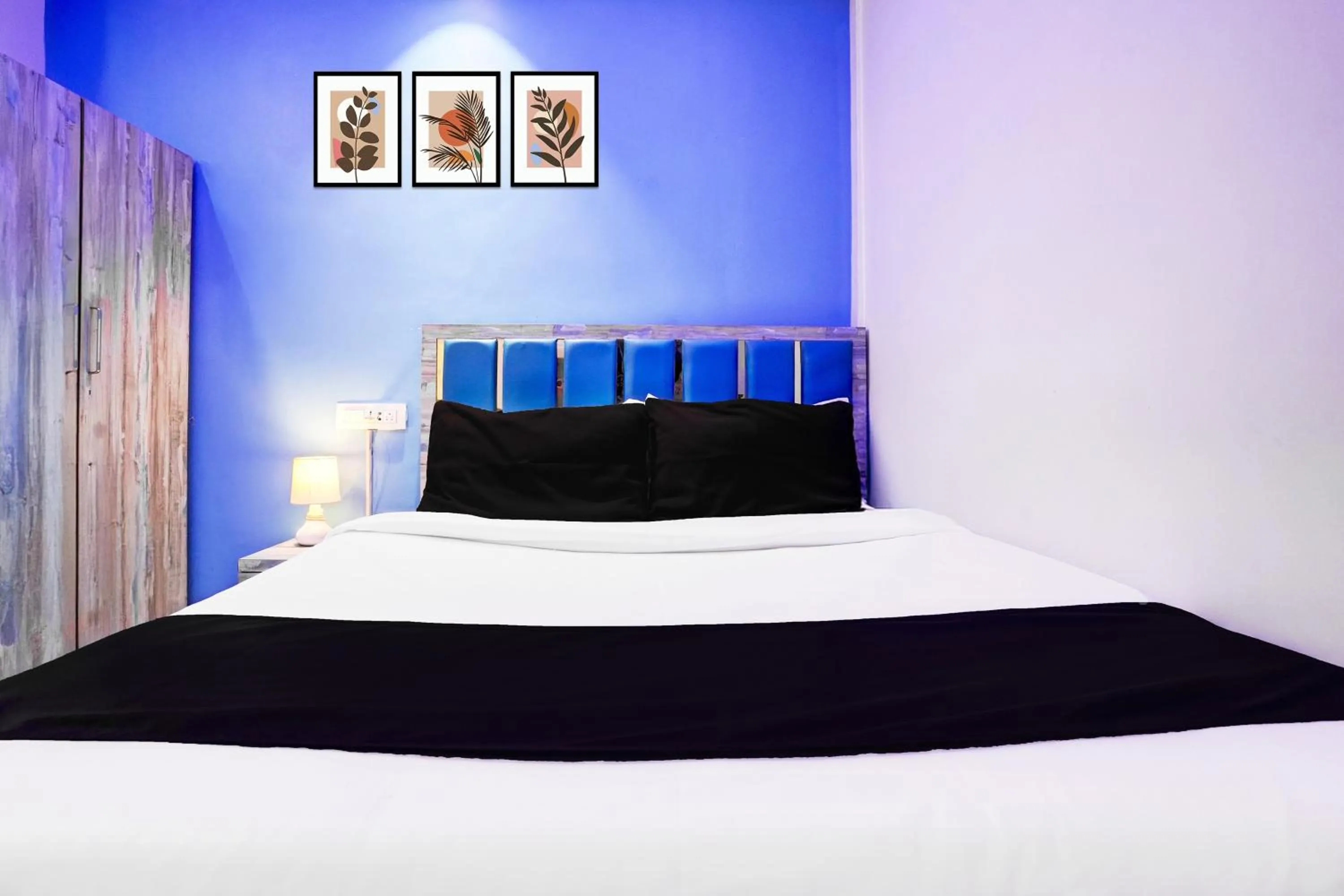 Bedroom, Bed in Collection O Goregaon Near Film City Formerly Cupid