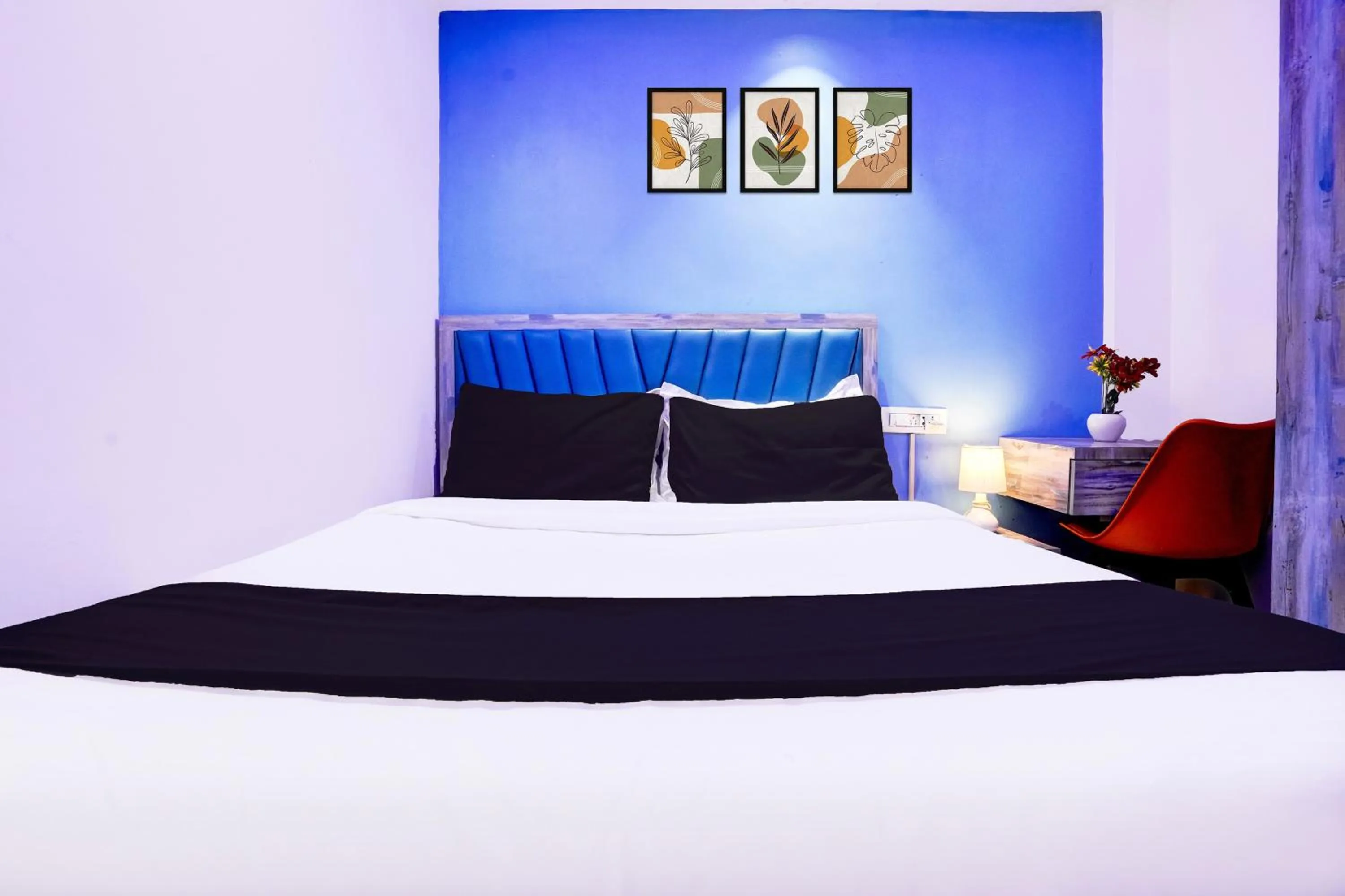 Bedroom, Bed in Collection O Goregaon Near Film City Formerly Cupid