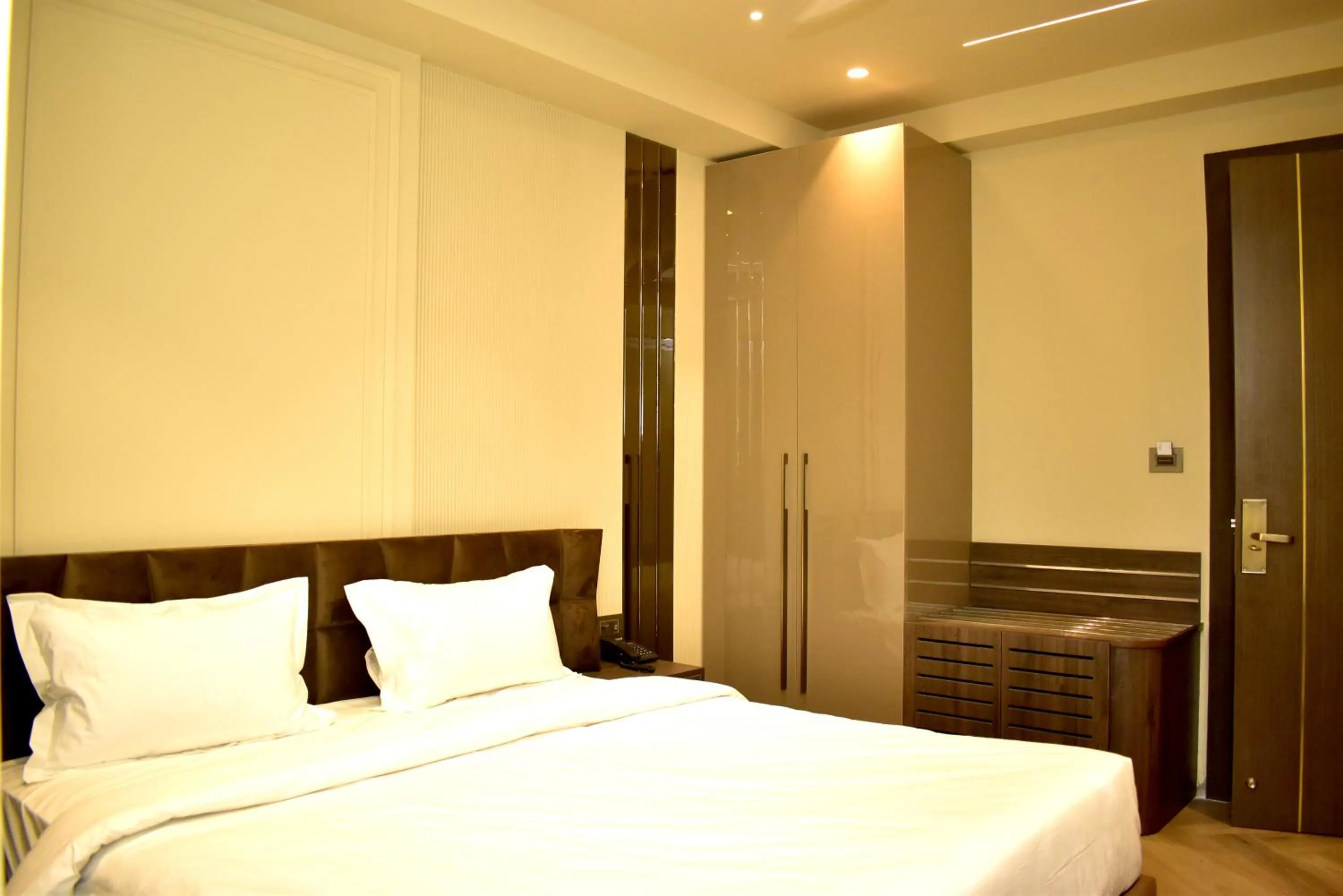 Bed in Qotel Signature Coleman Janakpuri