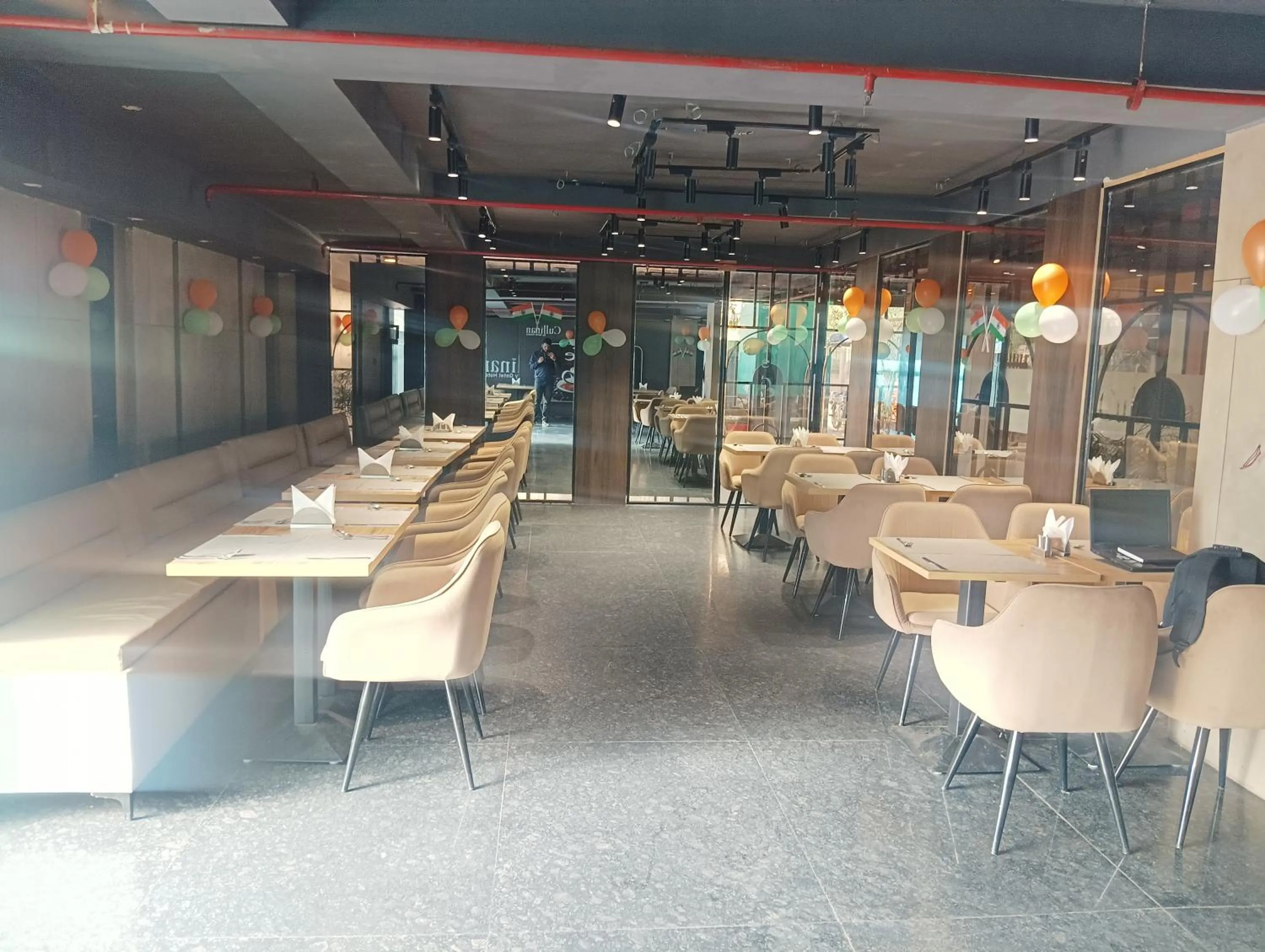 Restaurant/places to eat in Qotel Signature Coleman Janakpuri