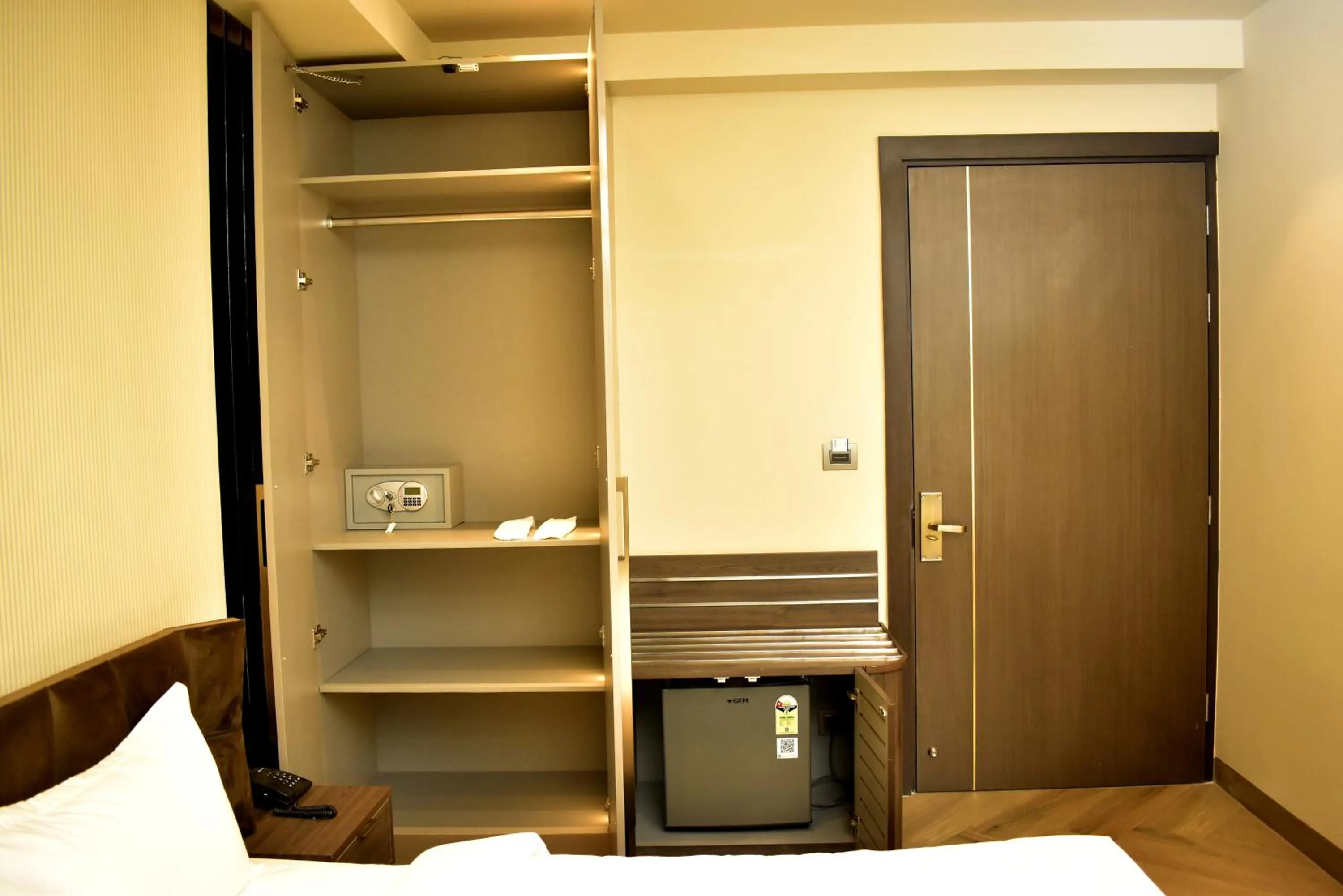 Bed in Qotel Signature Coleman Janakpuri