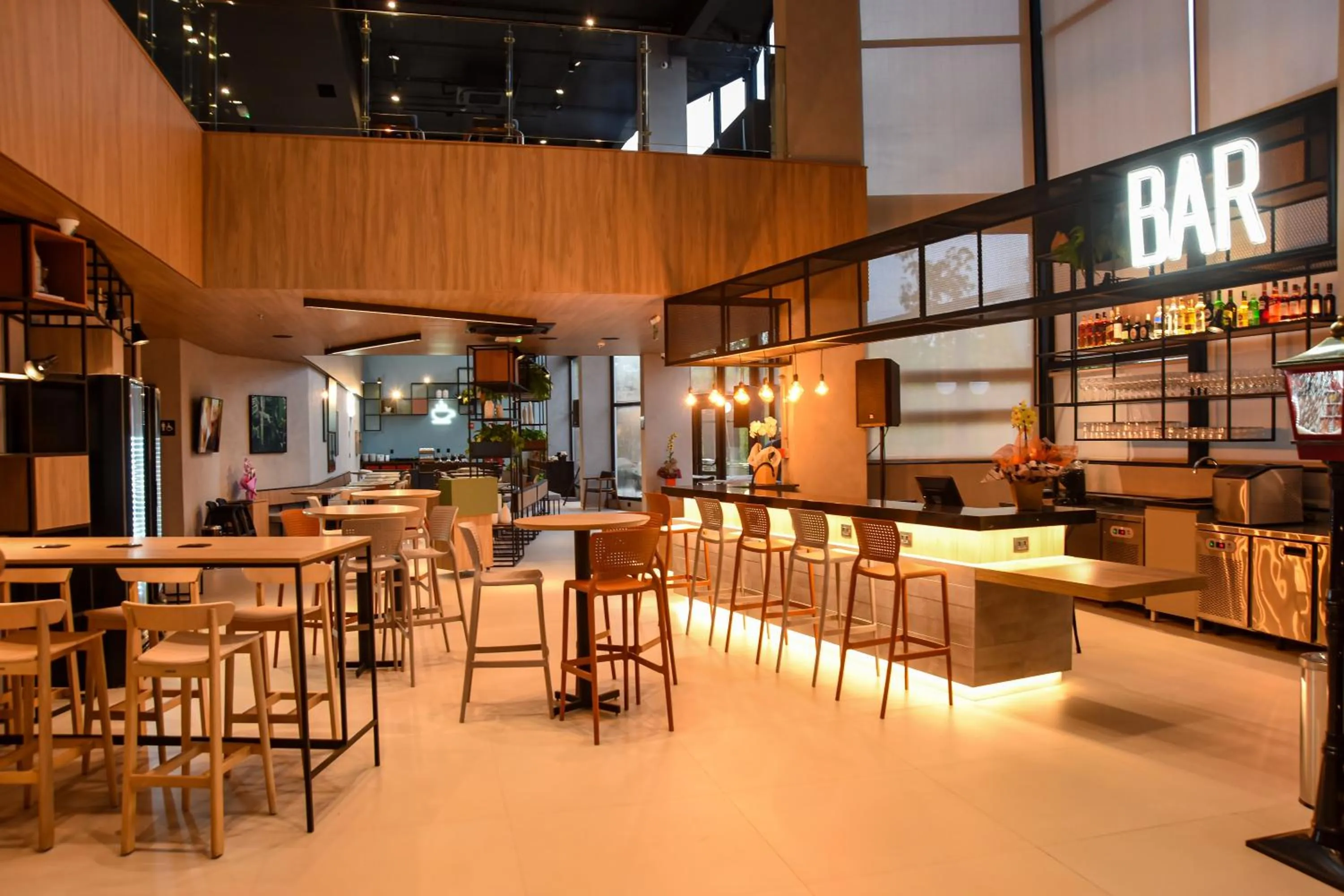 Lounge or bar in ibis Tangará Da Serra