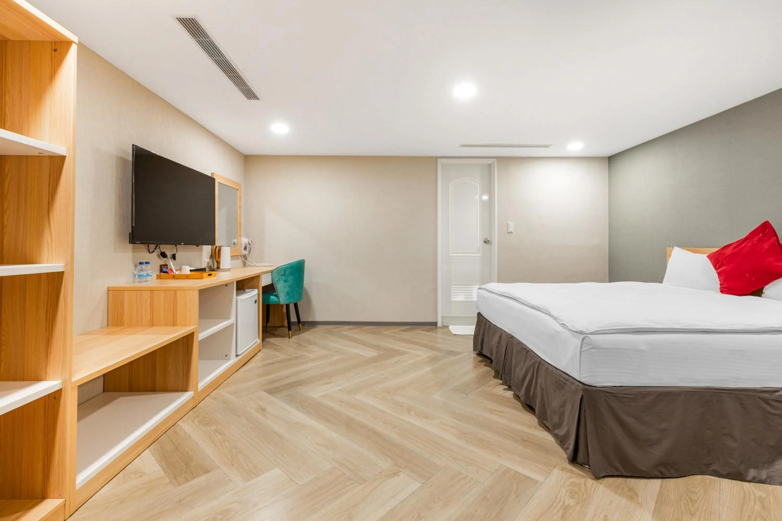 Photo of the whole room, Bed in Mu Chen Hotel