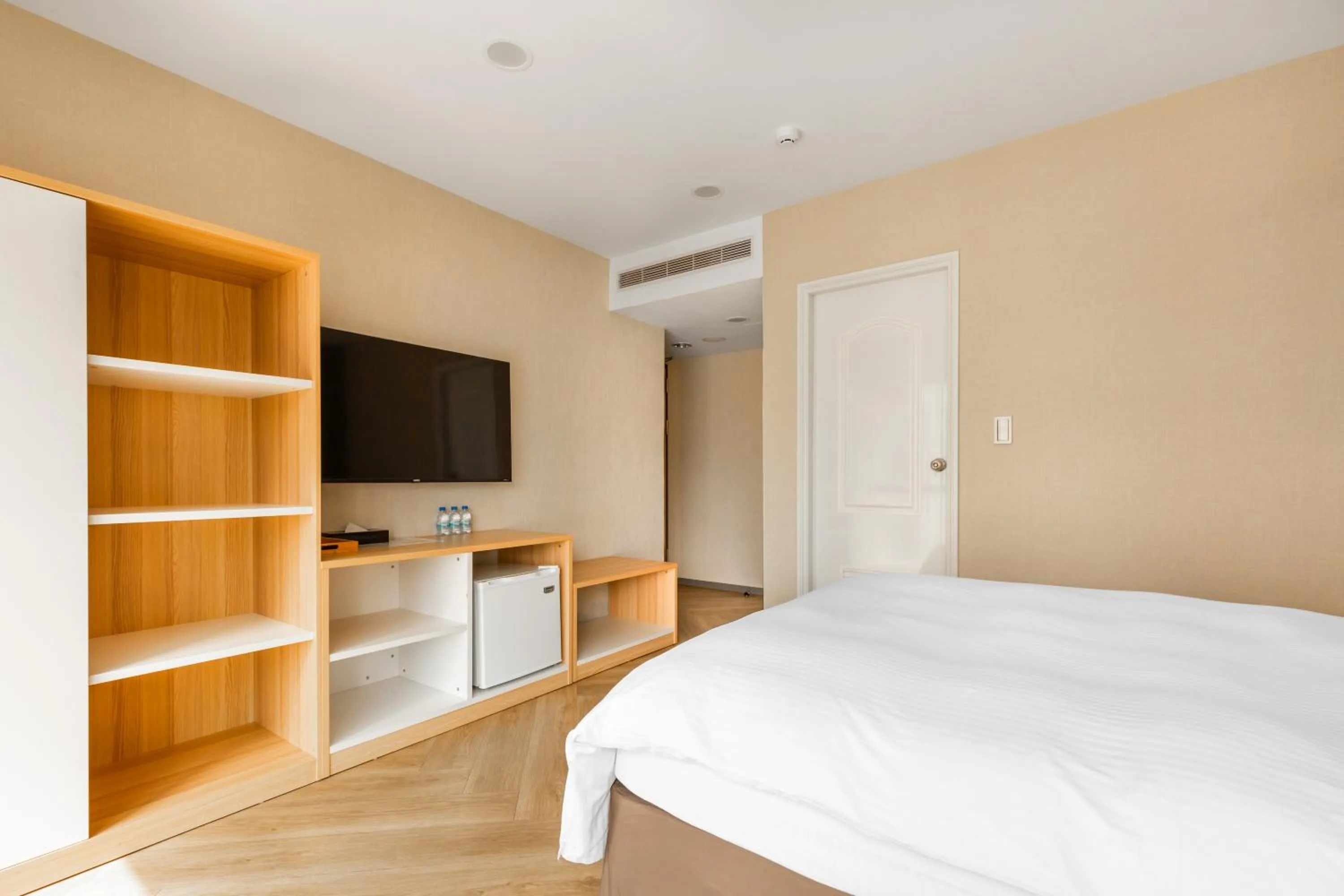 Photo of the whole room, Bed in Mu Chen Hotel