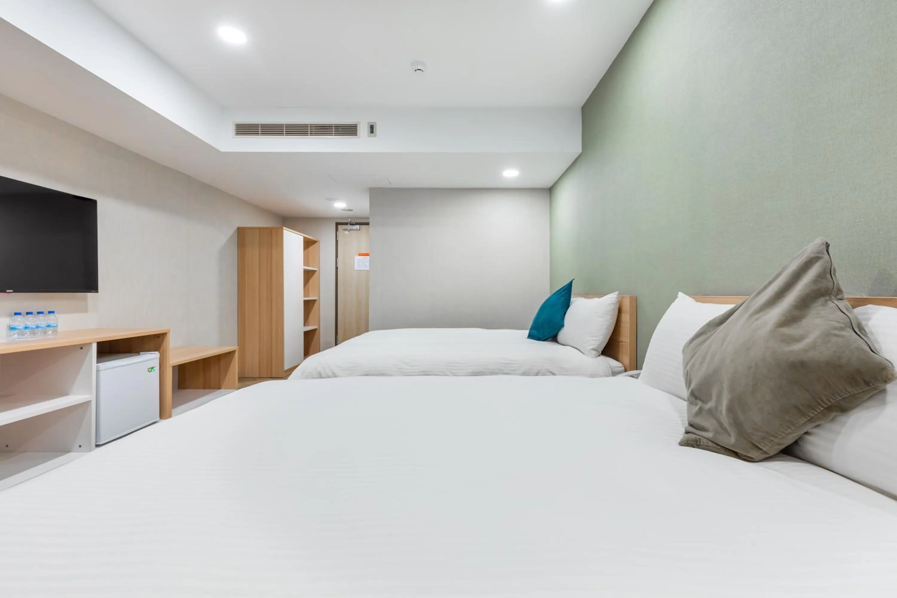 Photo of the whole room, Bed in Mu Chen Hotel