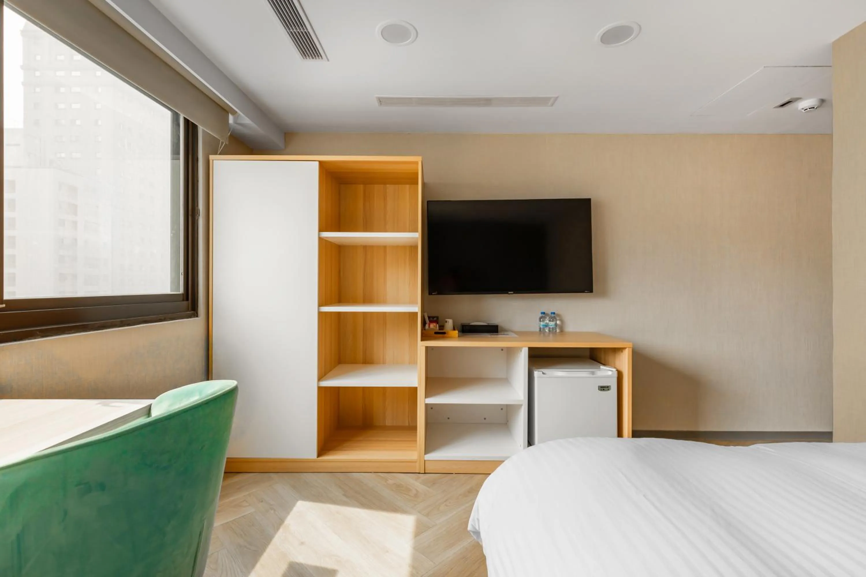 Photo of the whole room, Bed in Mu Chen Hotel