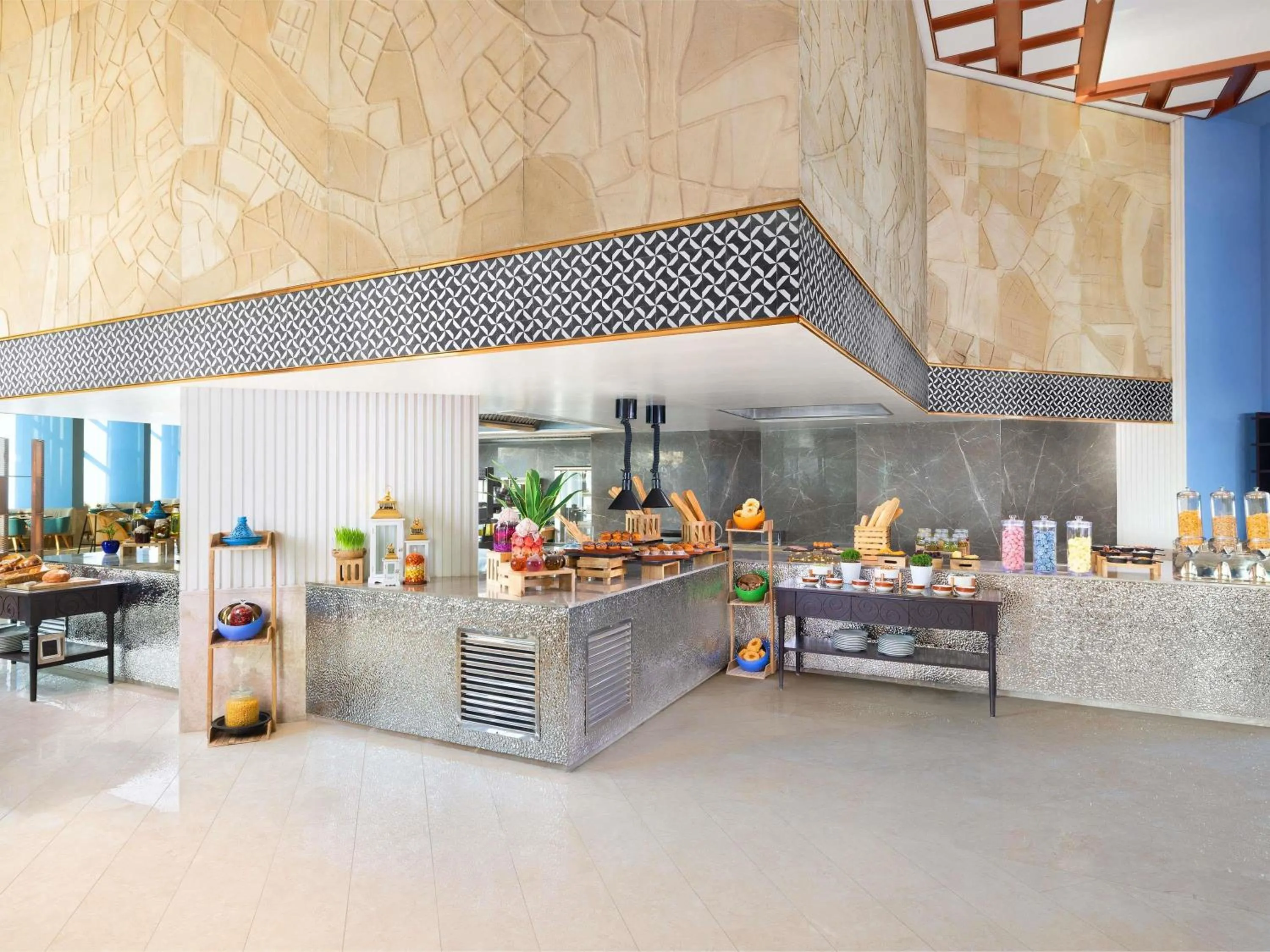 Restaurant/places to eat in Novotel New Delhi City Centre