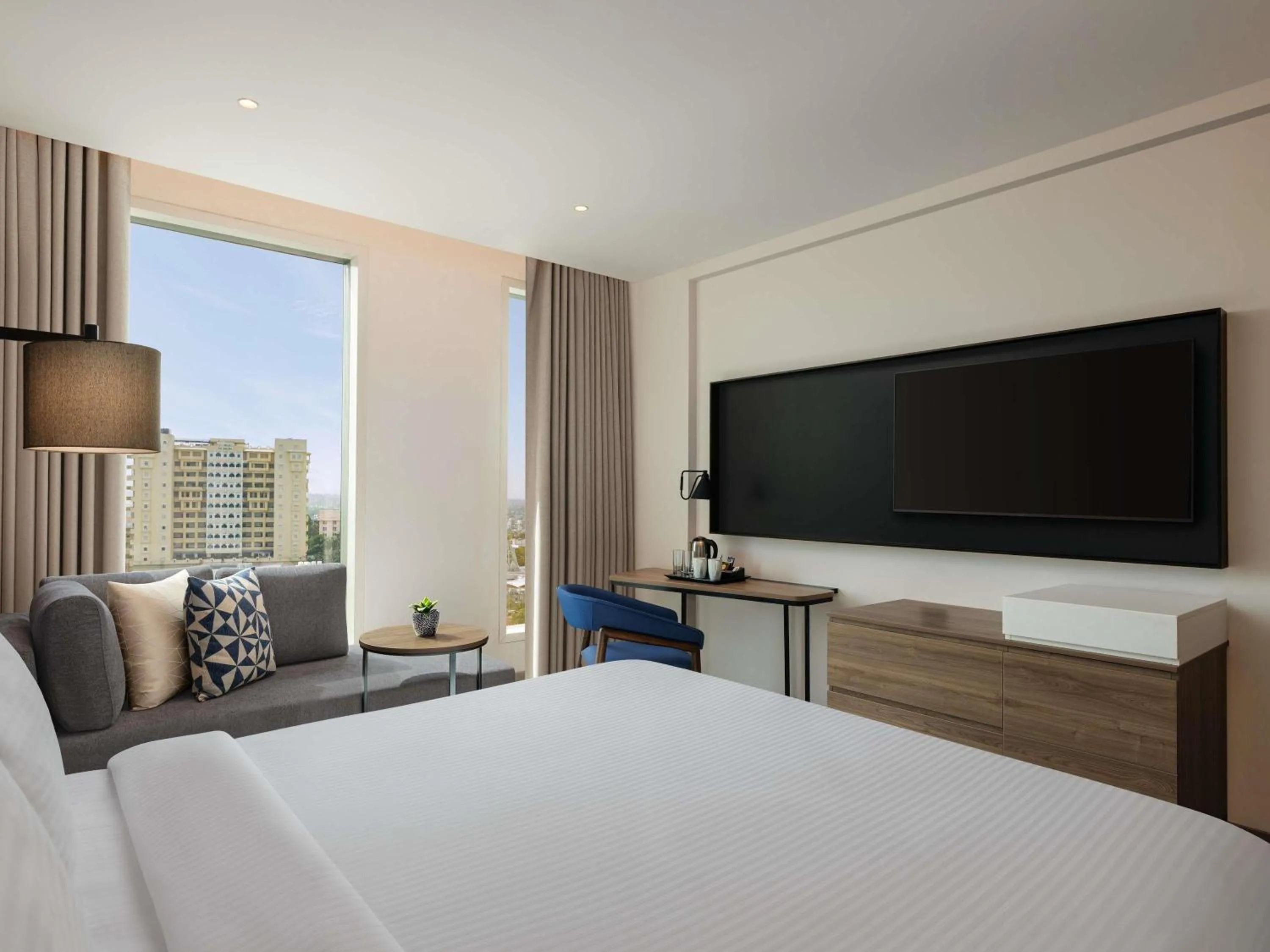 Deluxe Standard King Room in Novotel New Delhi City Centre