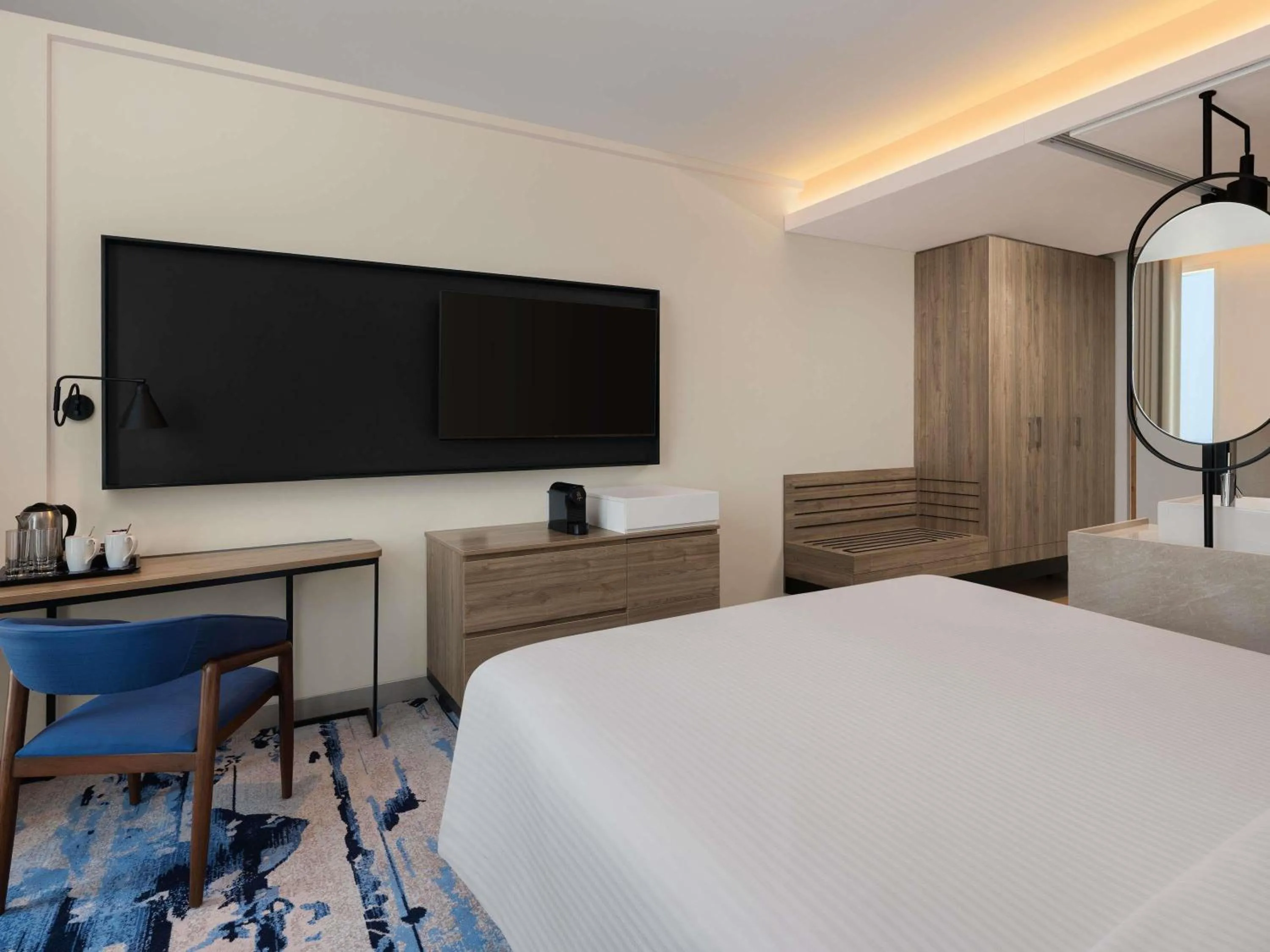 Bedroom, Bed in Novotel New Delhi City Centre