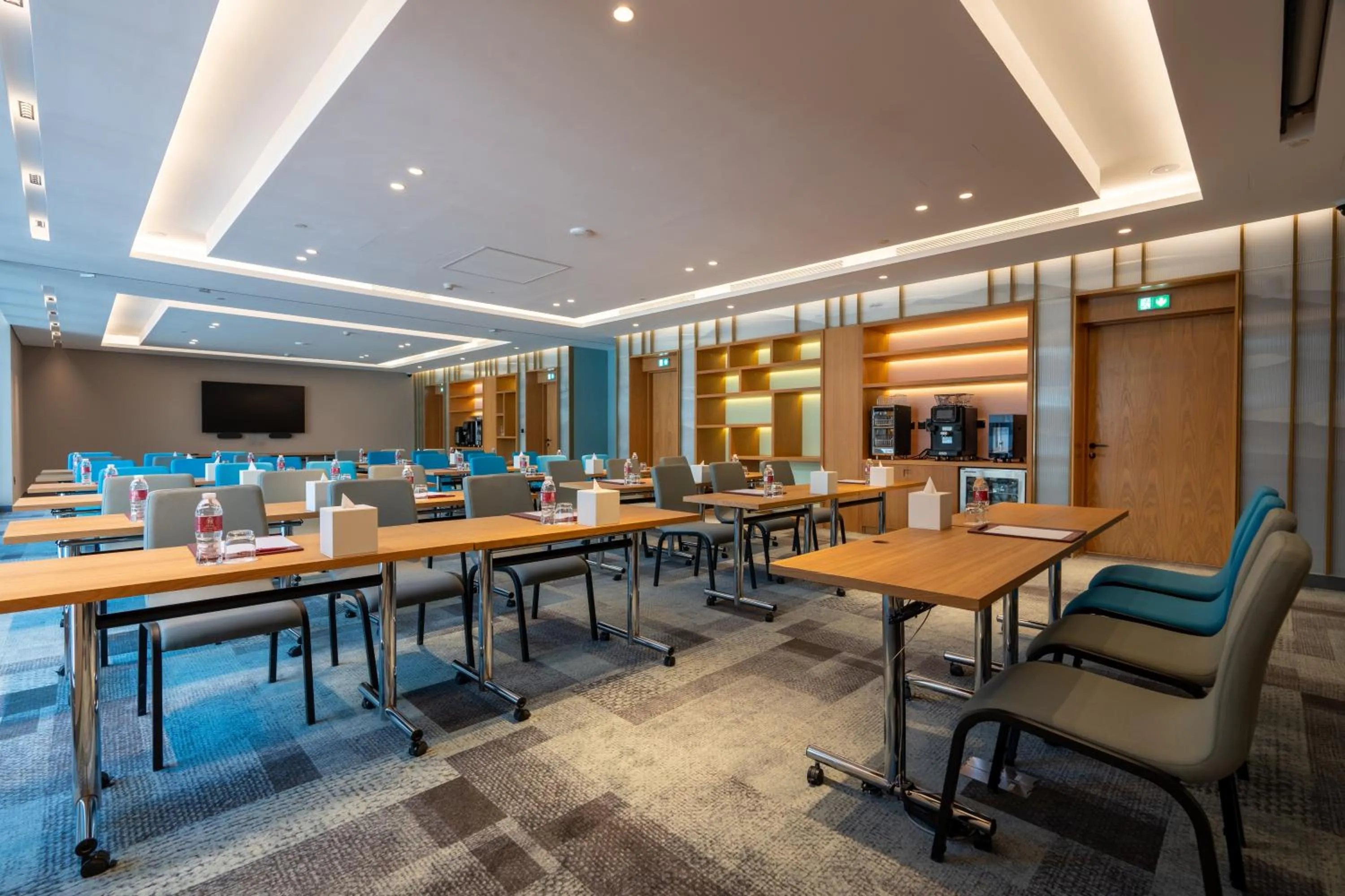 Meeting/conference room in West Walk Retaj Hotel
