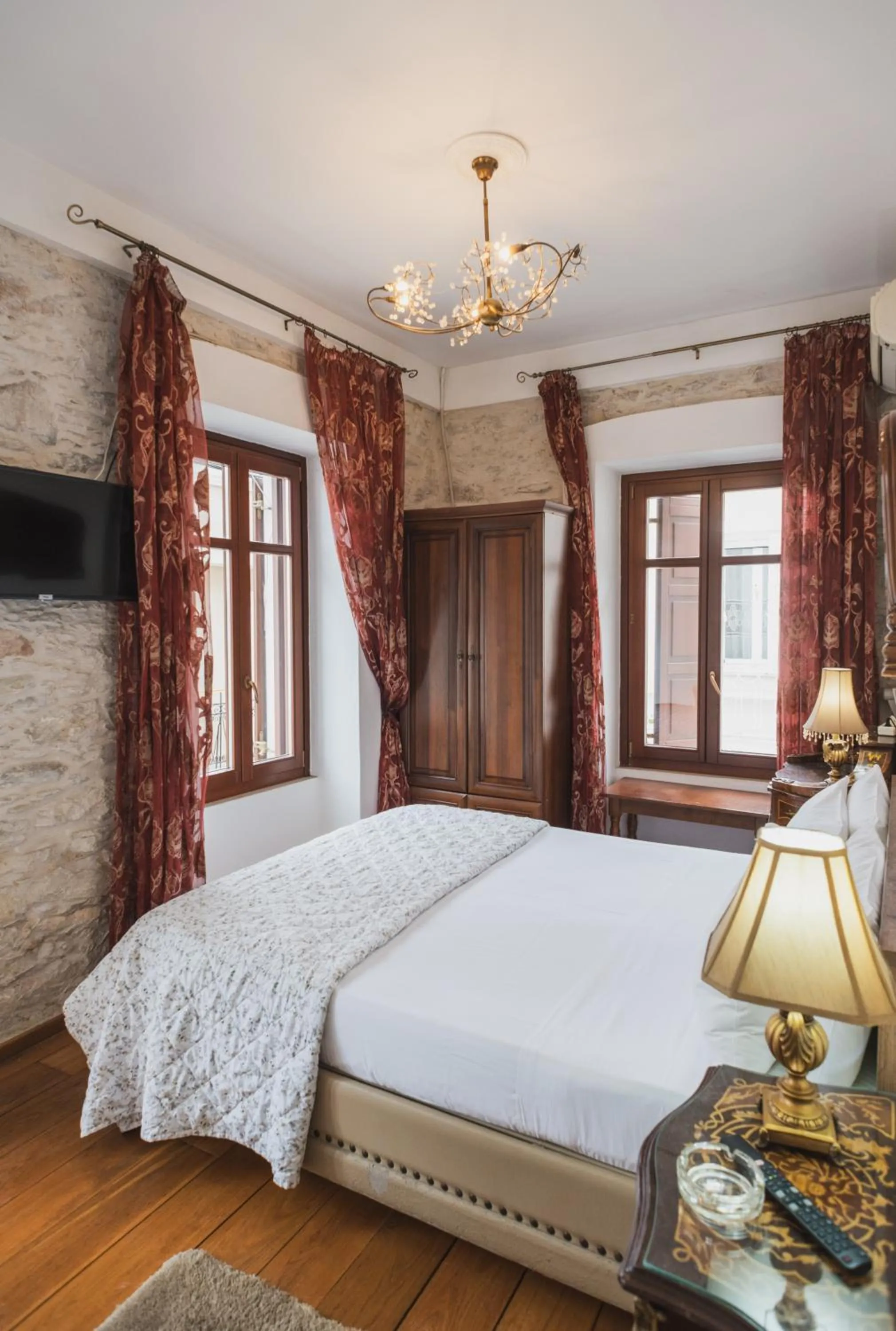 Photo of the whole room, Bed in Tsopela Boutique Hotel