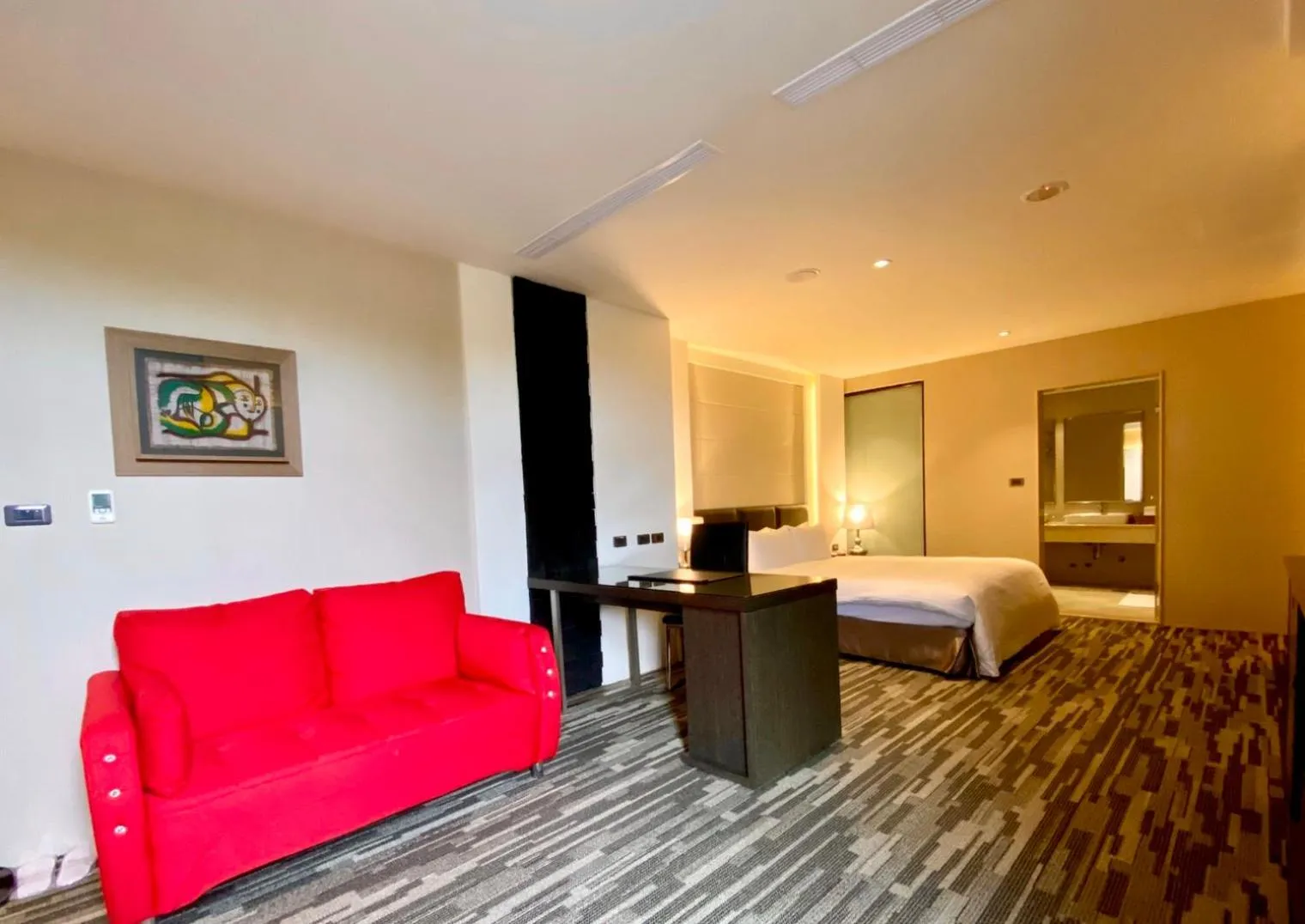 Photo of the whole room in Chiayi Oriental Pearl International Hotel